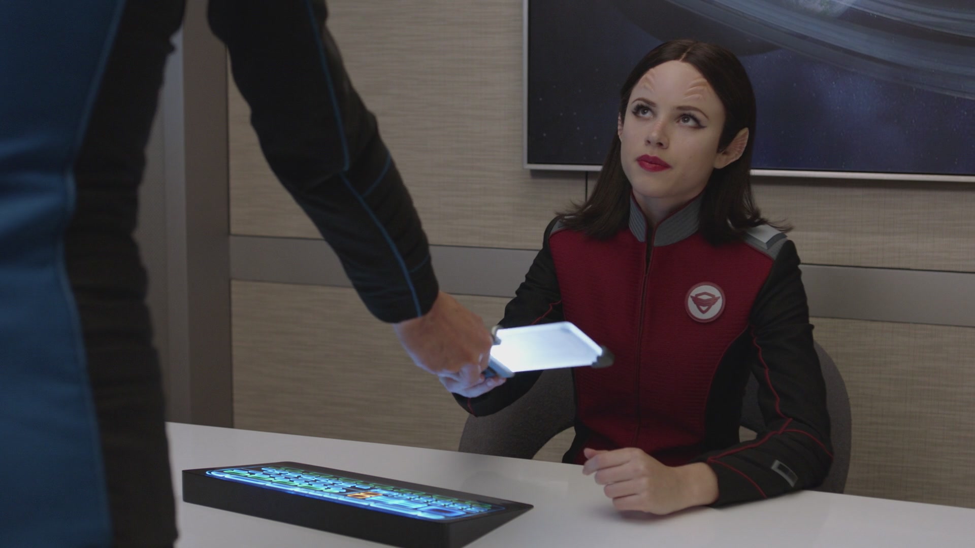 iHeartHalston_HalstonSageNet_TheOrville1x05Screencaps_119.jpg