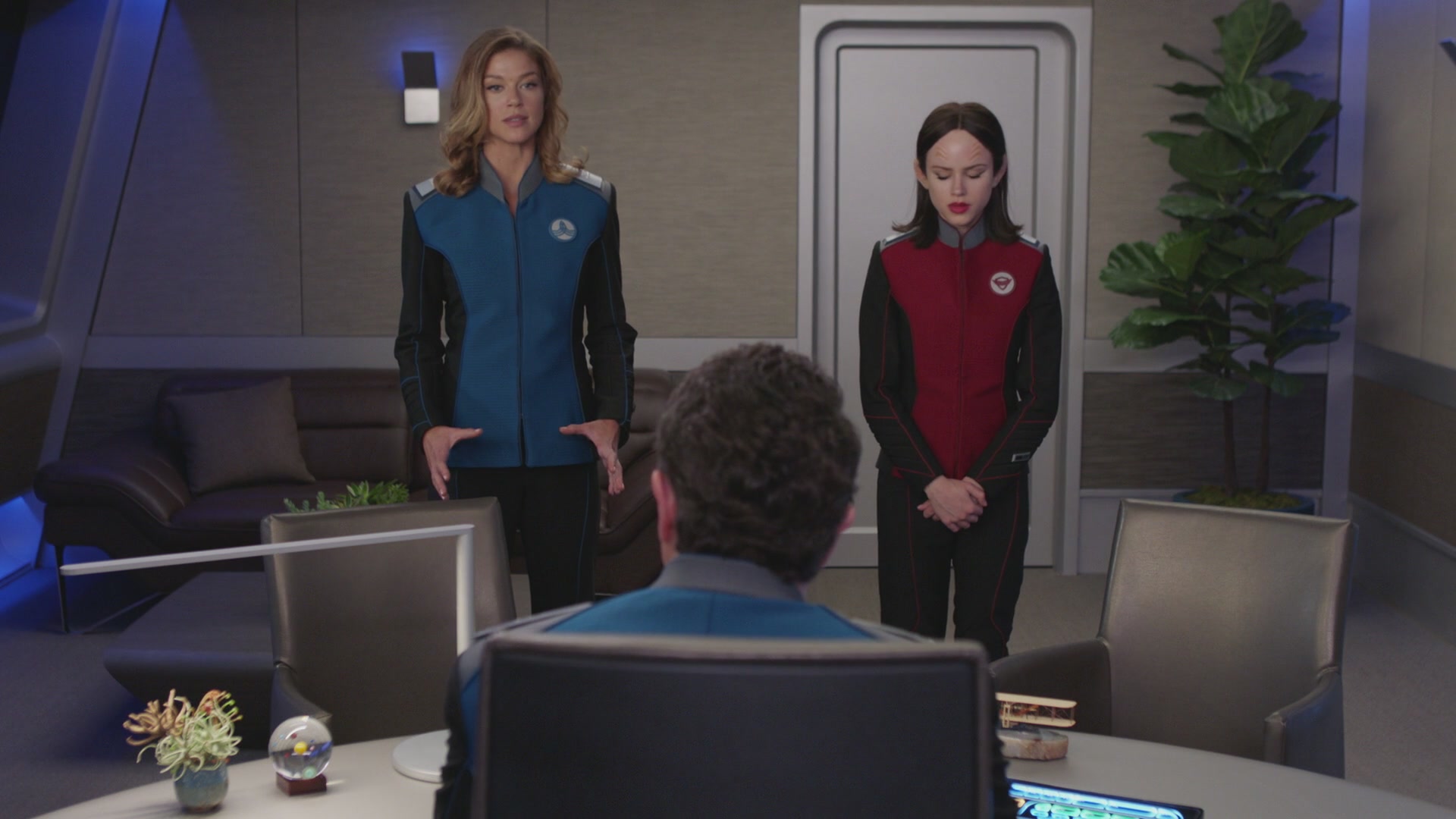 iHeartHalston_HalstonSageNet_TheOrville1x05Screencaps_200.jpg