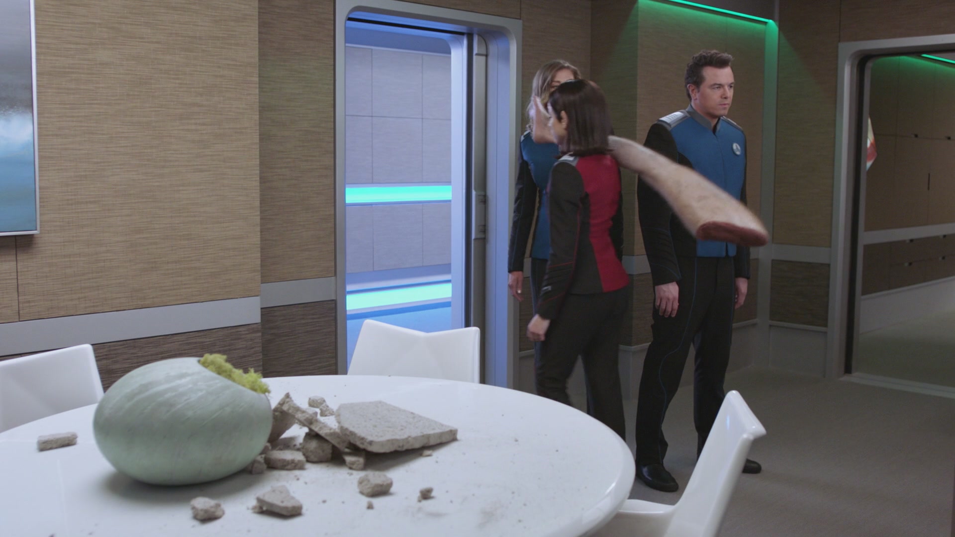 iHeartHalston_HalstonSageNet_TheOrville1x05Screencaps_292.jpg