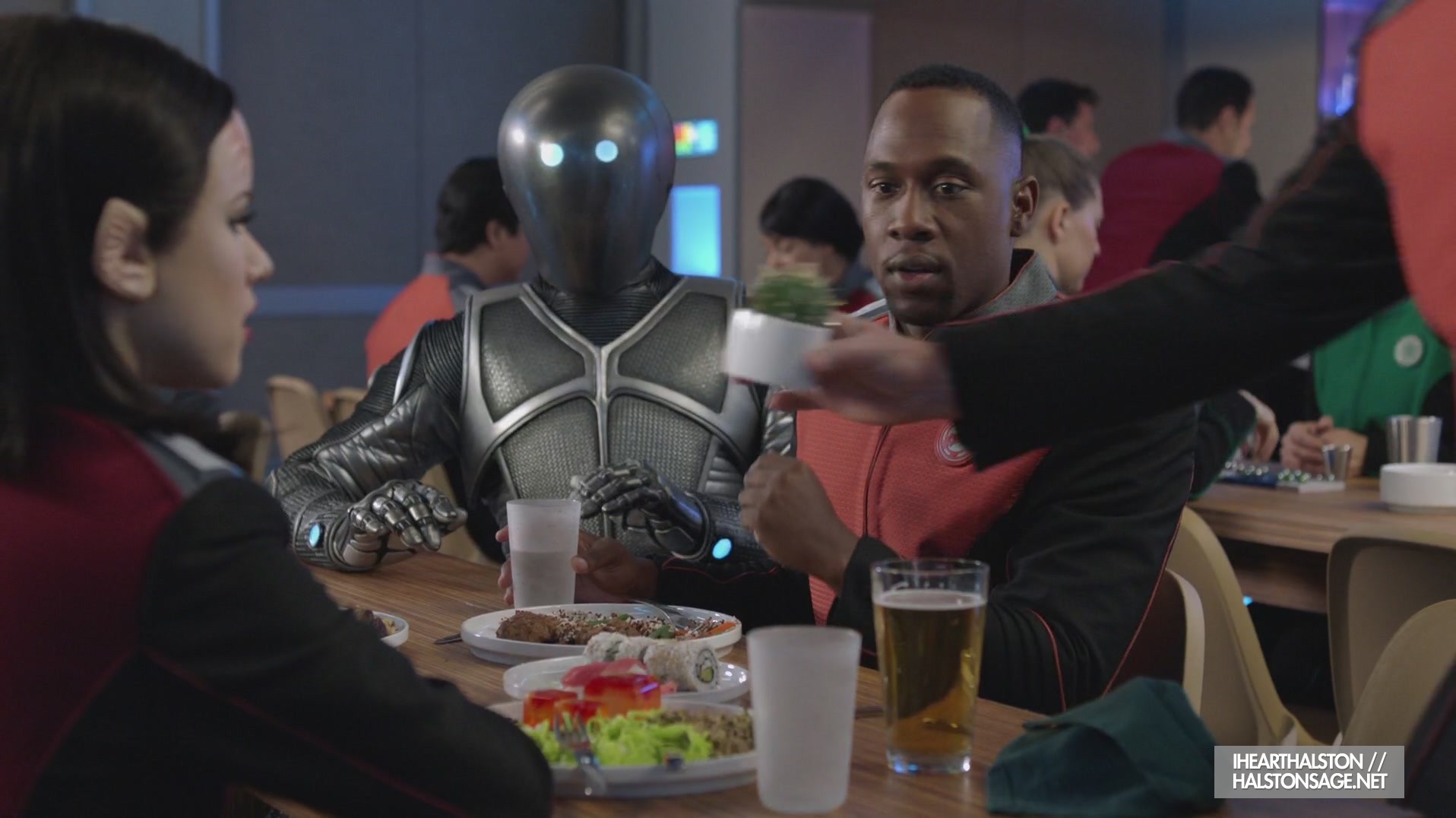 iHeartHalston_HalstonSageNet_TheOrville1x06Screencaps_037.jpg