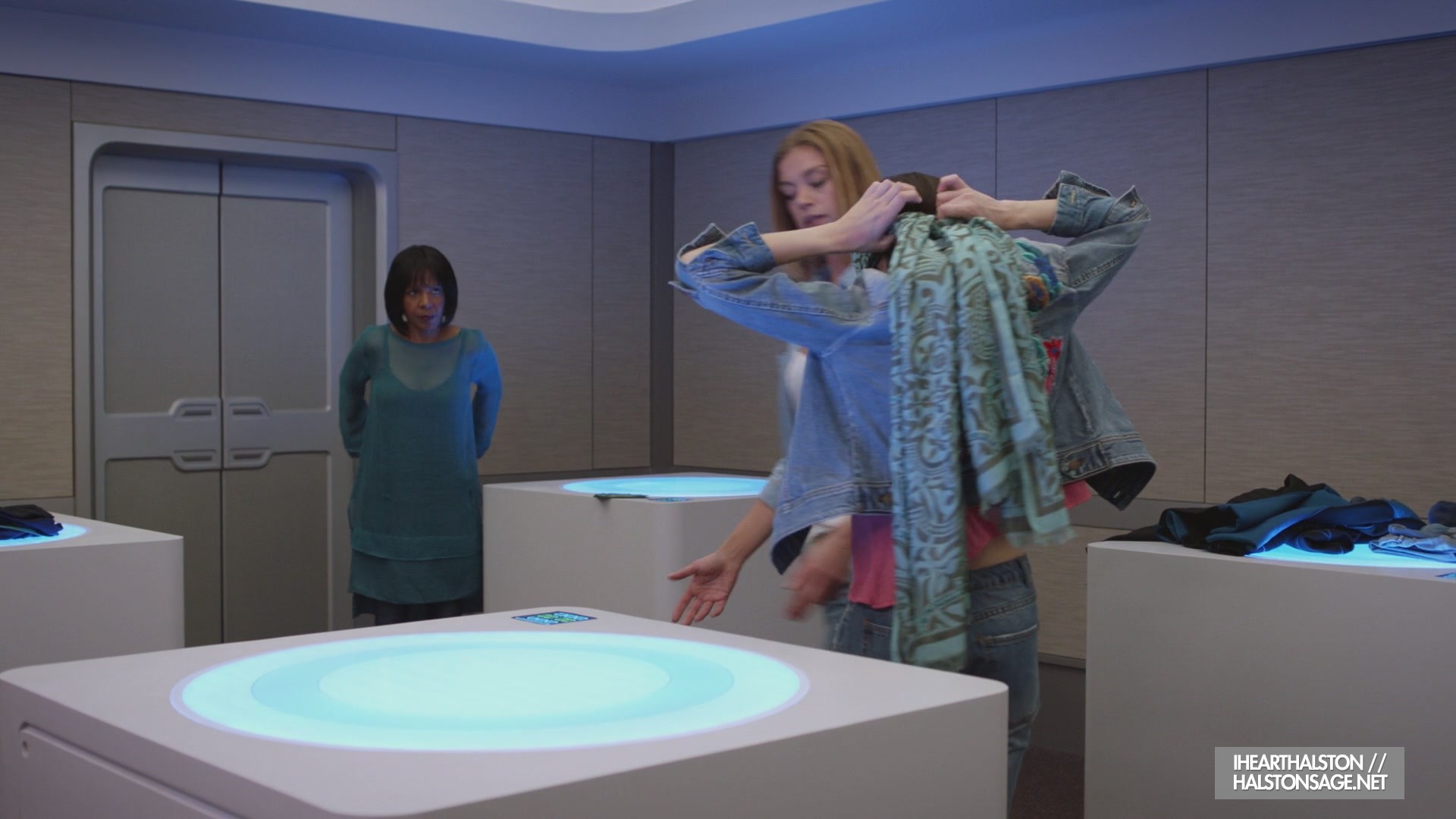 iHeartHalston_HalstonSageNet_TheOrville1x07Screencaps_012.jpg