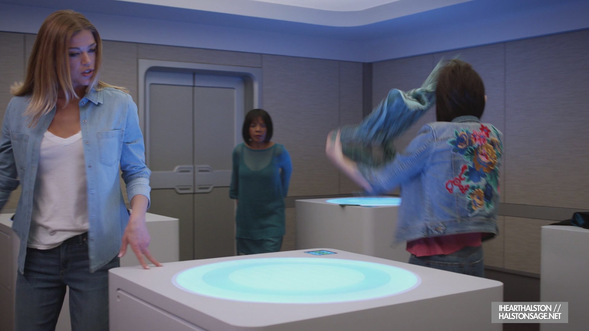 iHeartHalston_HalstonSageNet_TheOrville1x07Screencaps_014.jpg