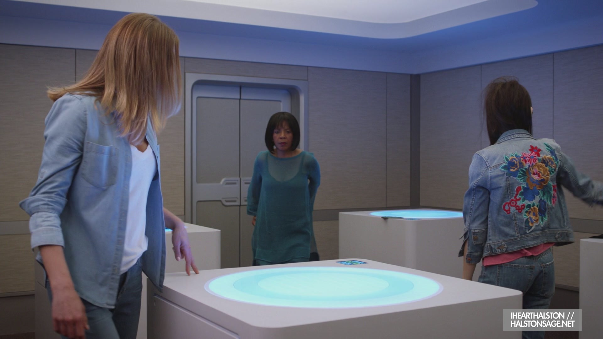 iHeartHalston_HalstonSageNet_TheOrville1x07Screencaps_015.jpg