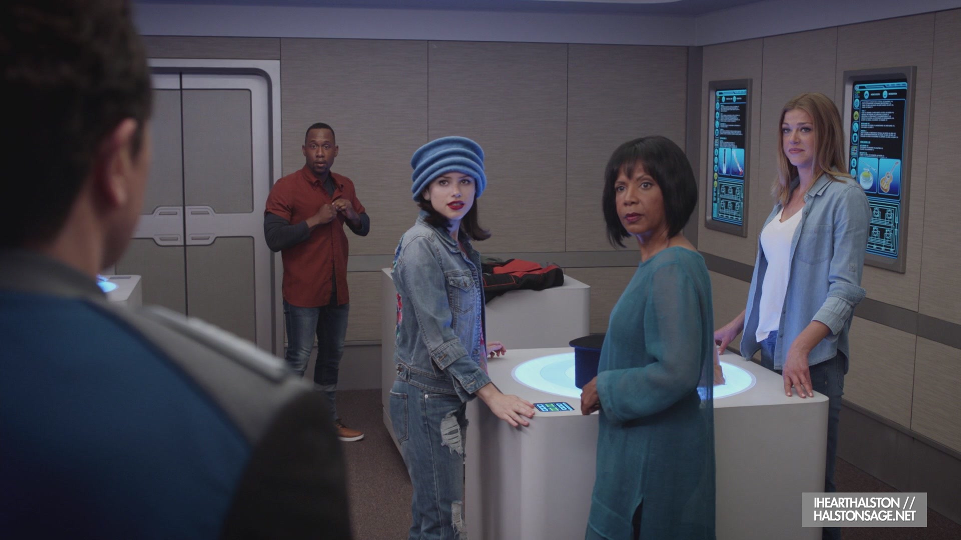 iHeartHalston_HalstonSageNet_TheOrville1x07Screencaps_030.jpg