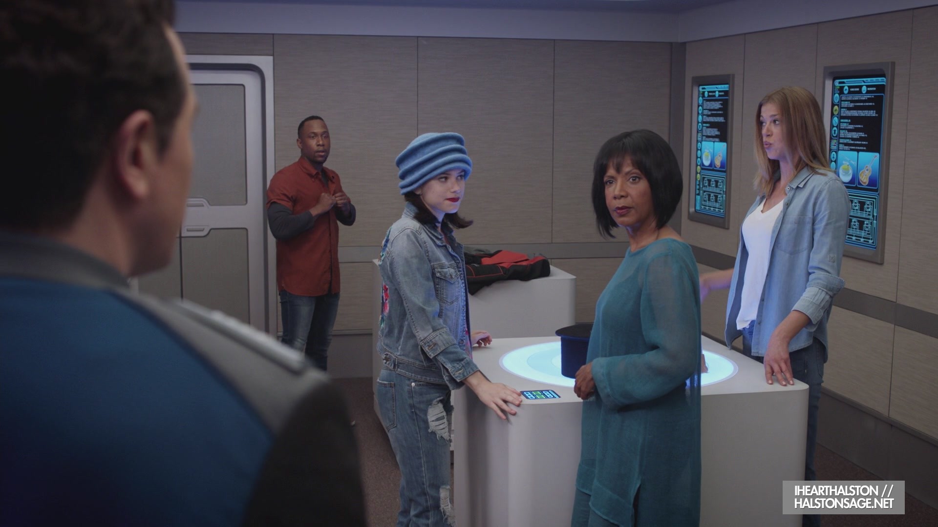 iHeartHalston_HalstonSageNet_TheOrville1x07Screencaps_032.jpg