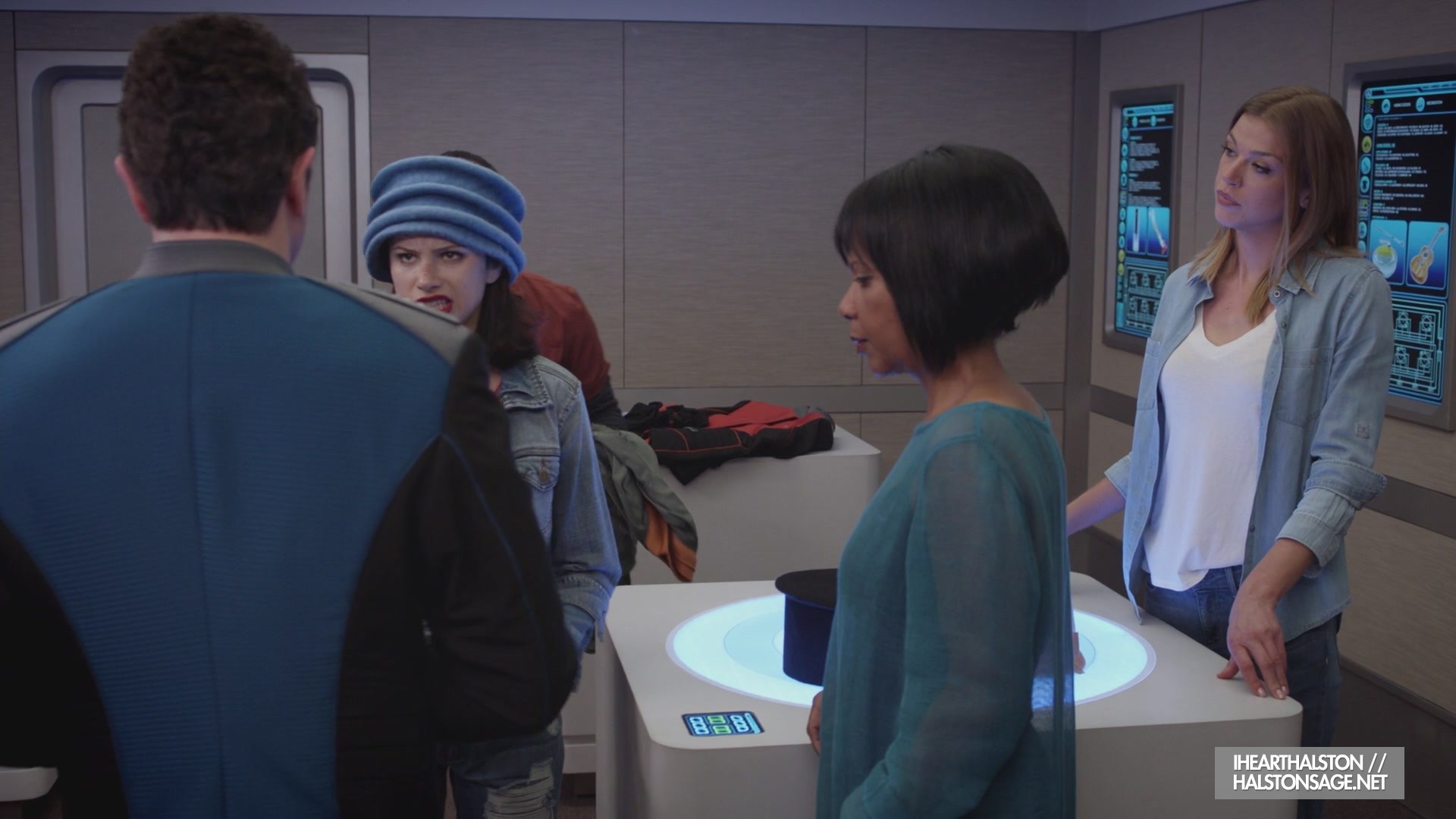 iHeartHalston_HalstonSageNet_TheOrville1x07Screencaps_037.jpg