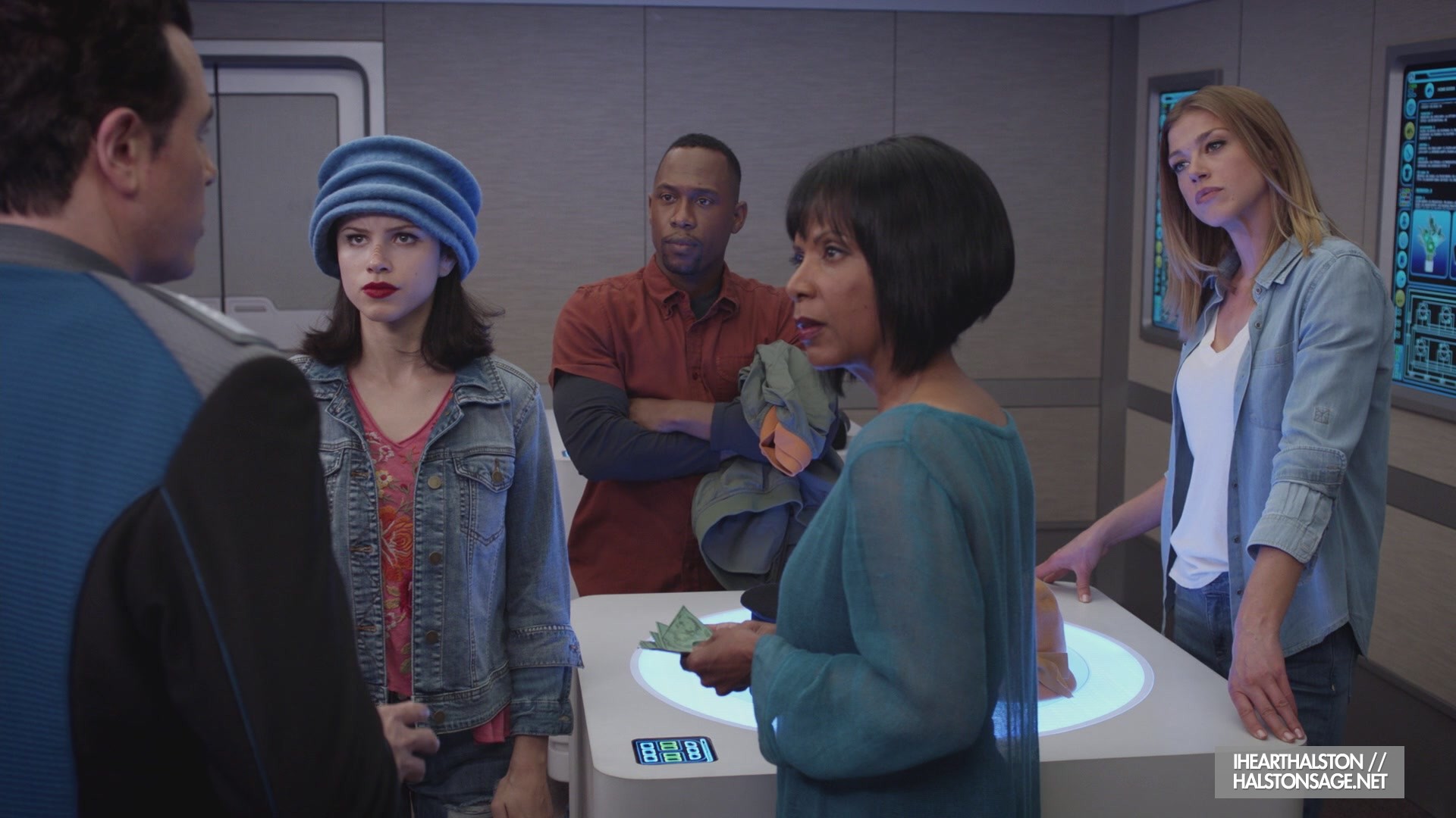 iHeartHalston_HalstonSageNet_TheOrville1x07Screencaps_048.jpg