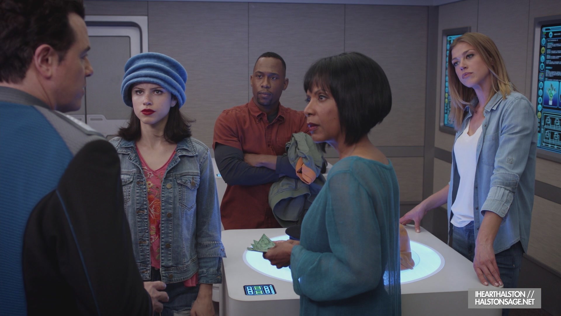 iHeartHalston_HalstonSageNet_TheOrville1x07Screencaps_049.jpg