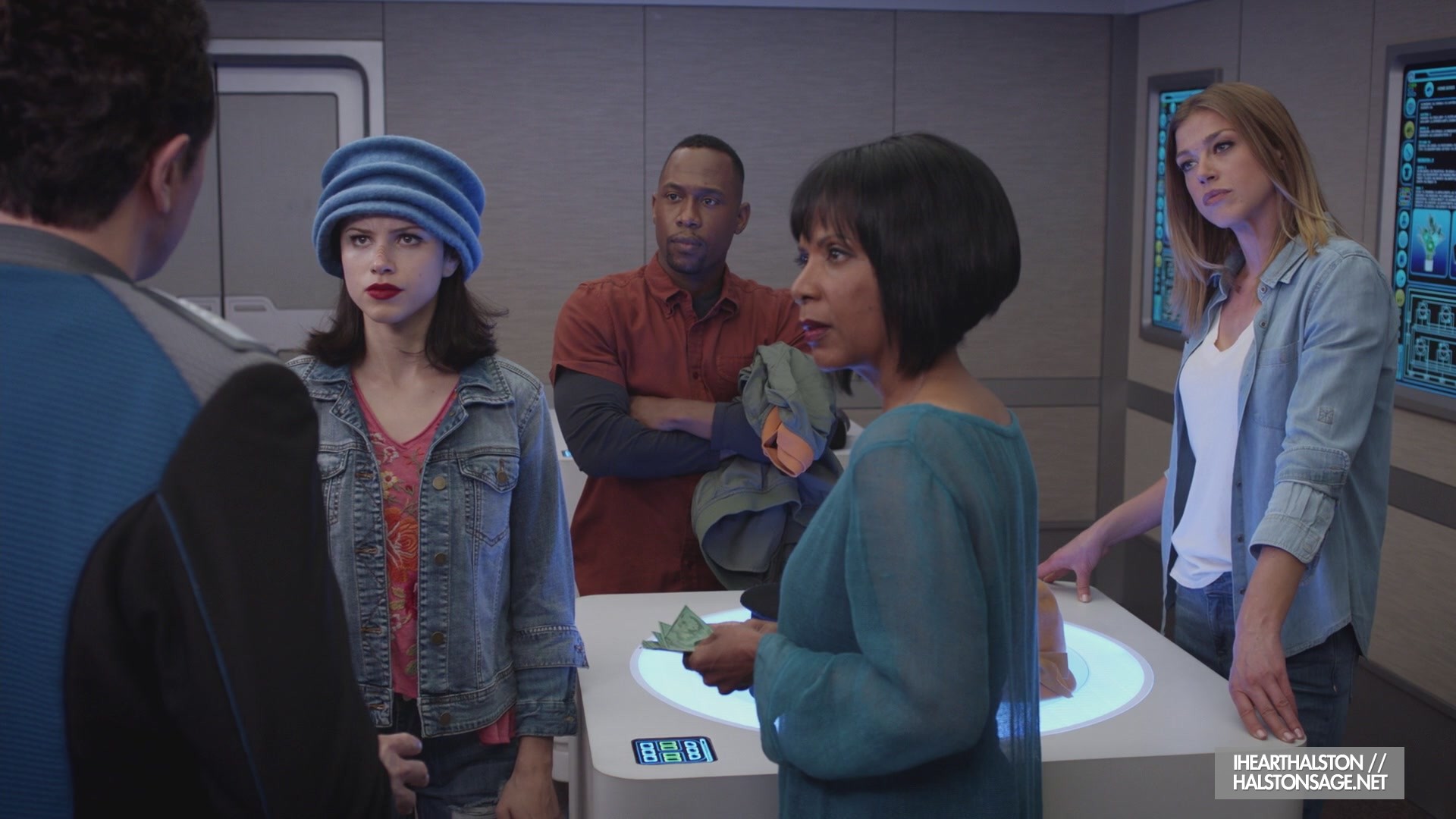 iHeartHalston_HalstonSageNet_TheOrville1x07Screencaps_050.jpg