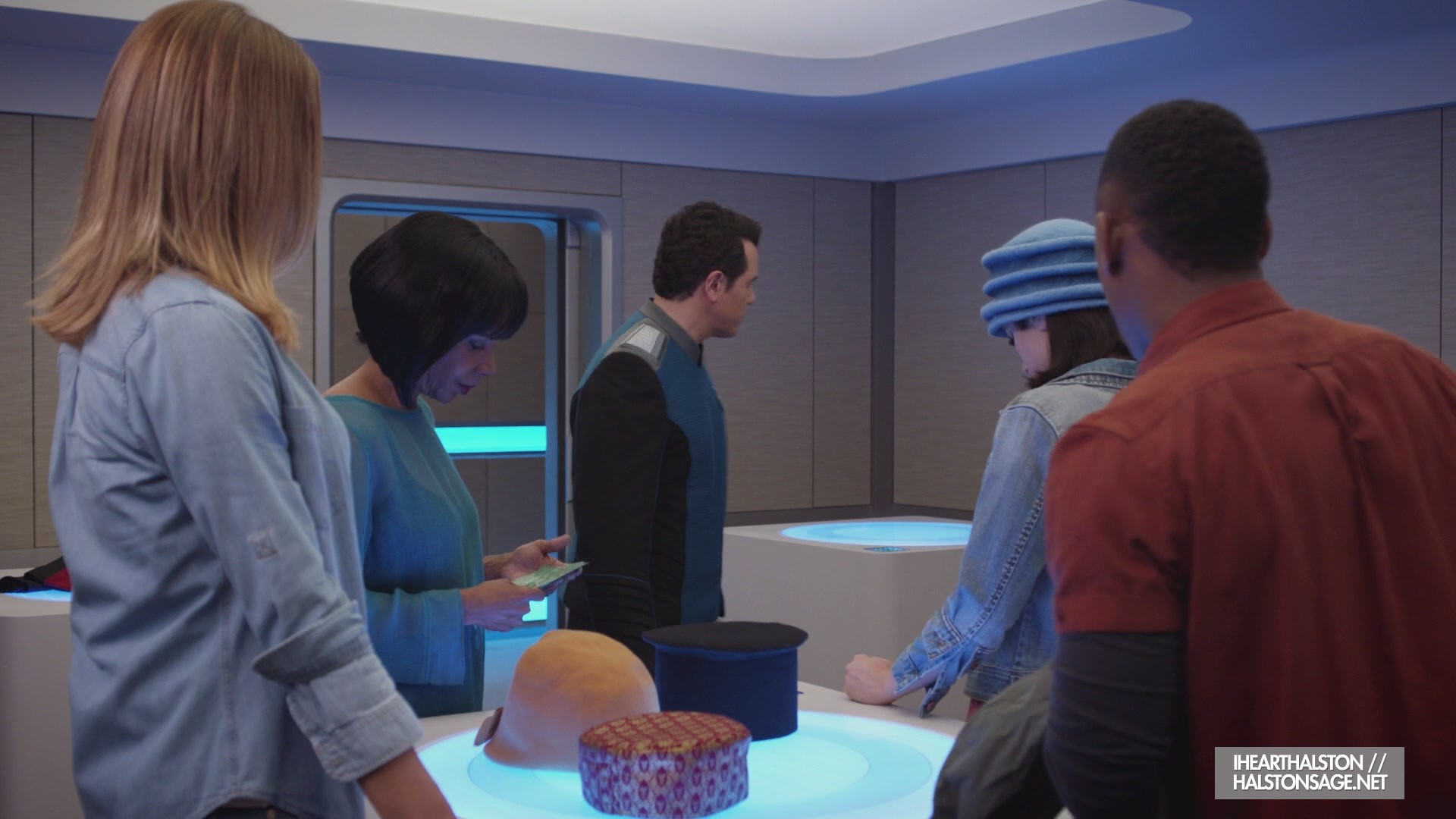 iHeartHalston_HalstonSageNet_TheOrville1x07Screencaps_051.jpg