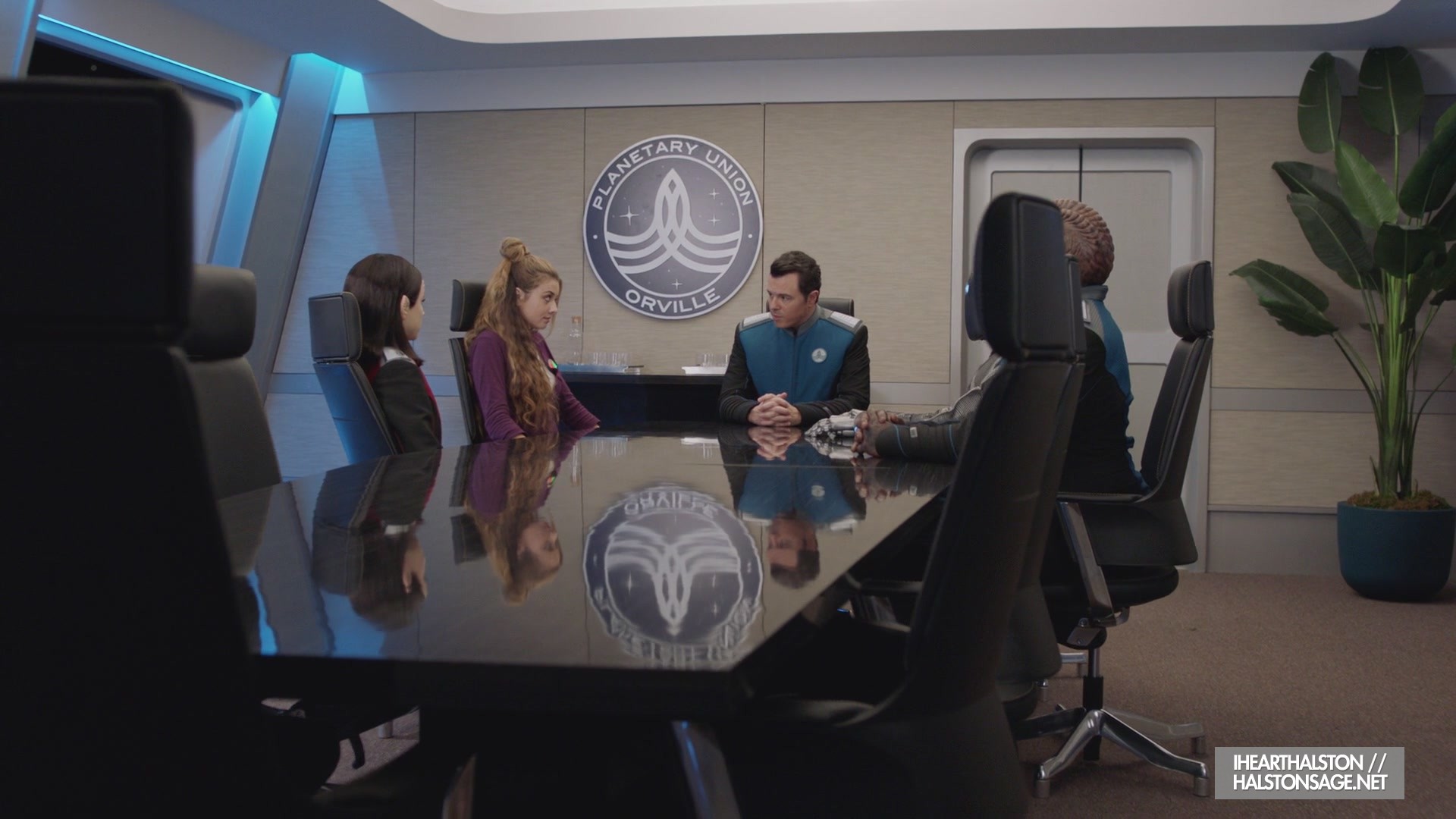 iHeartHalston_HalstonSageNet_TheOrville1x07Screencaps_351.jpg