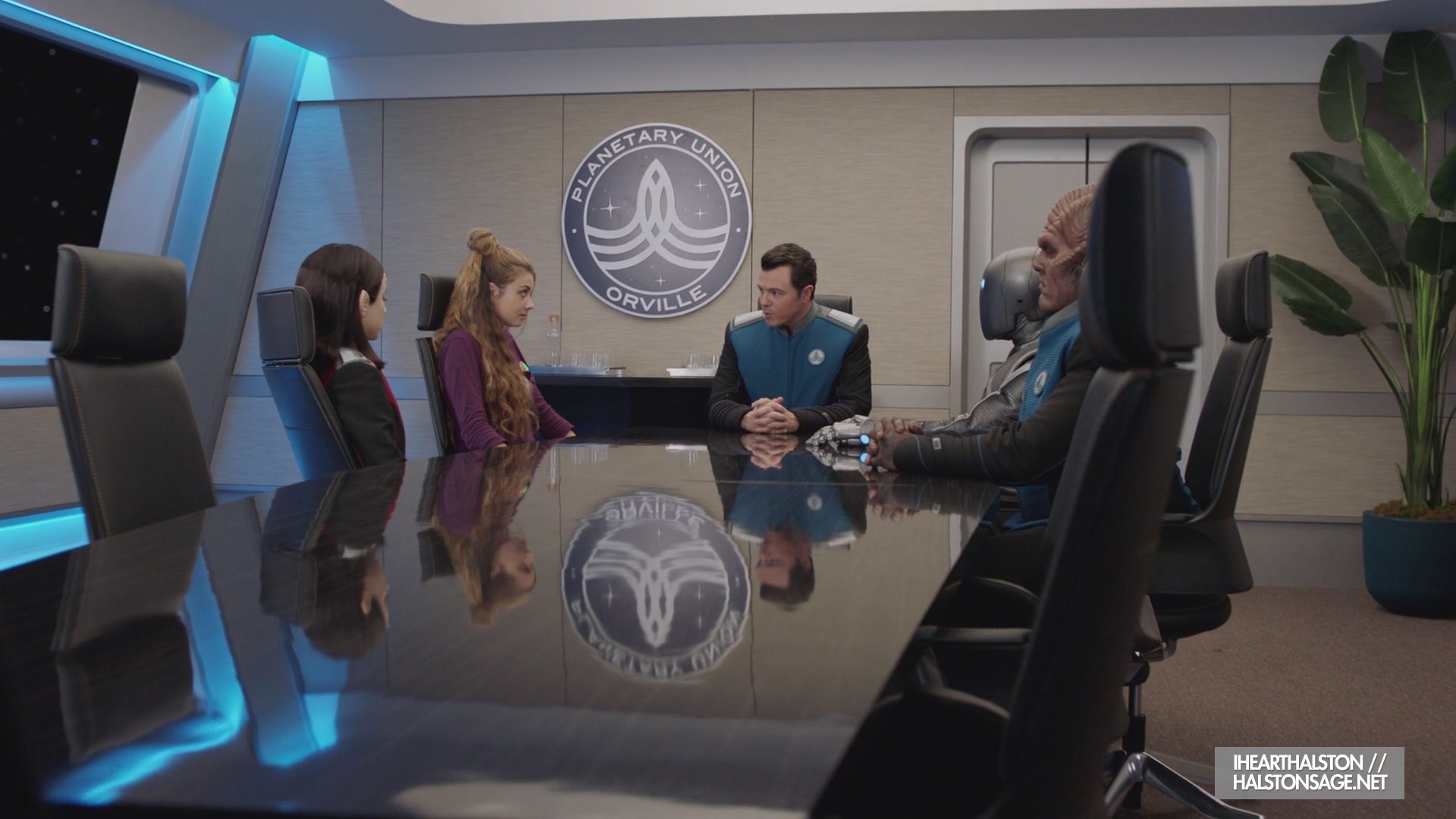 iHeartHalston_HalstonSageNet_TheOrville1x07Screencaps_352.jpg