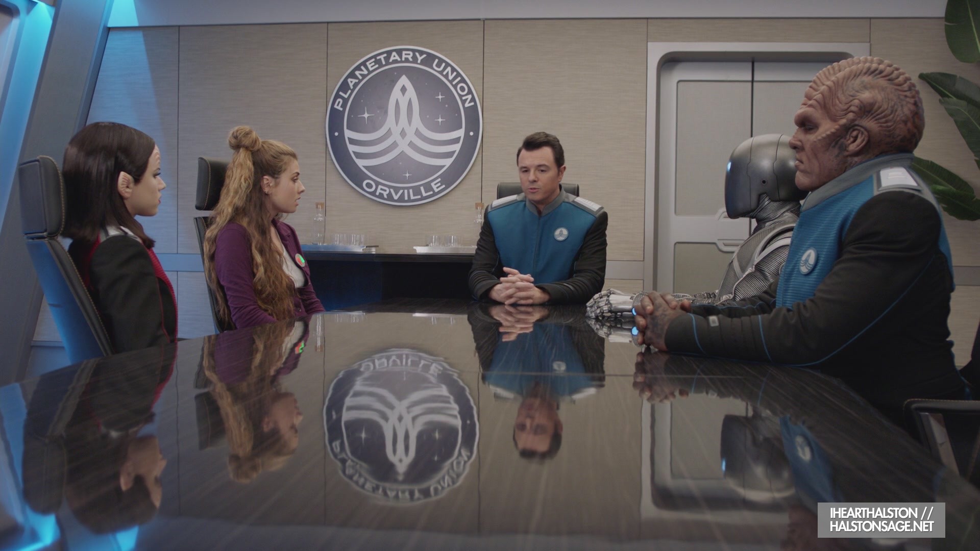 iHeartHalston_HalstonSageNet_TheOrville1x07Screencaps_370.jpg