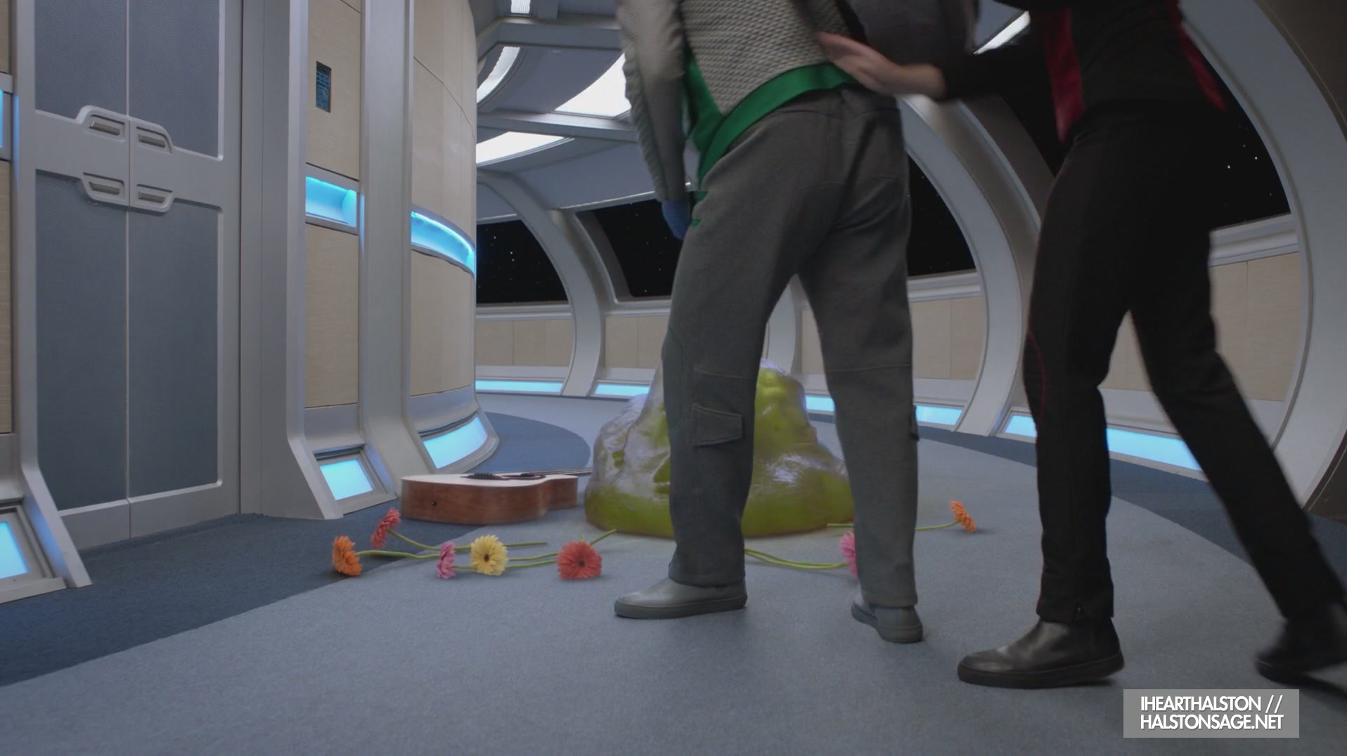 iHeartHalston_HalstonSageNet_TheOrville1x09Screencaps_102.jpg