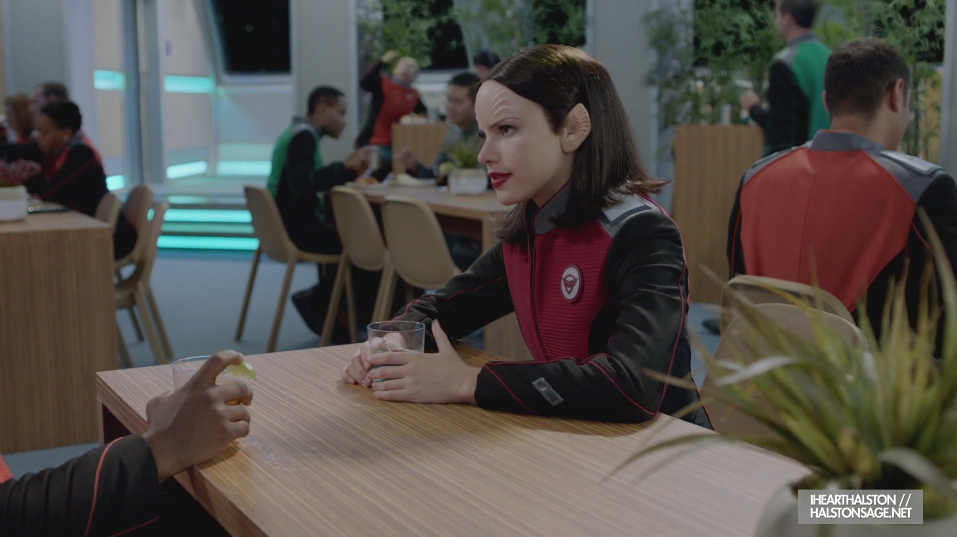 iHeartHalston_HalstonSageNet_TheOrville1x09Screencaps_159.jpg