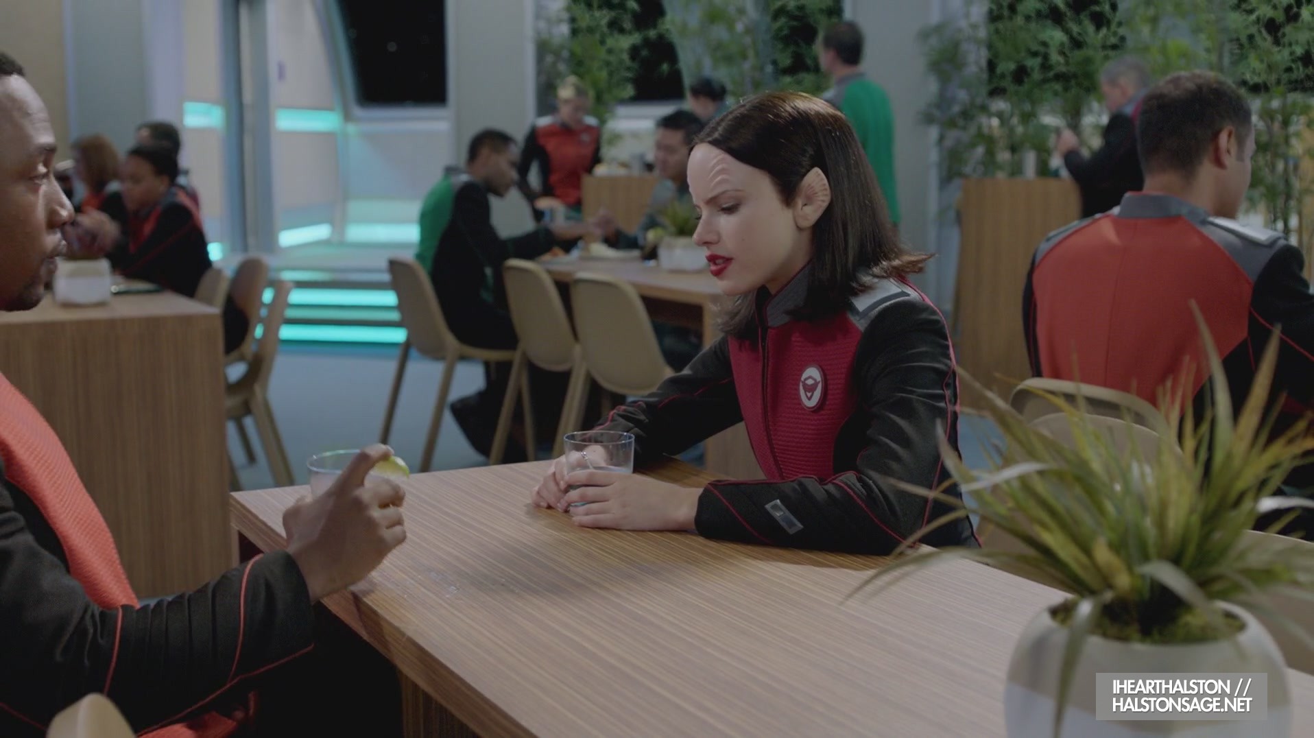 iHeartHalston_HalstonSageNet_TheOrville1x09Screencaps_160.jpg