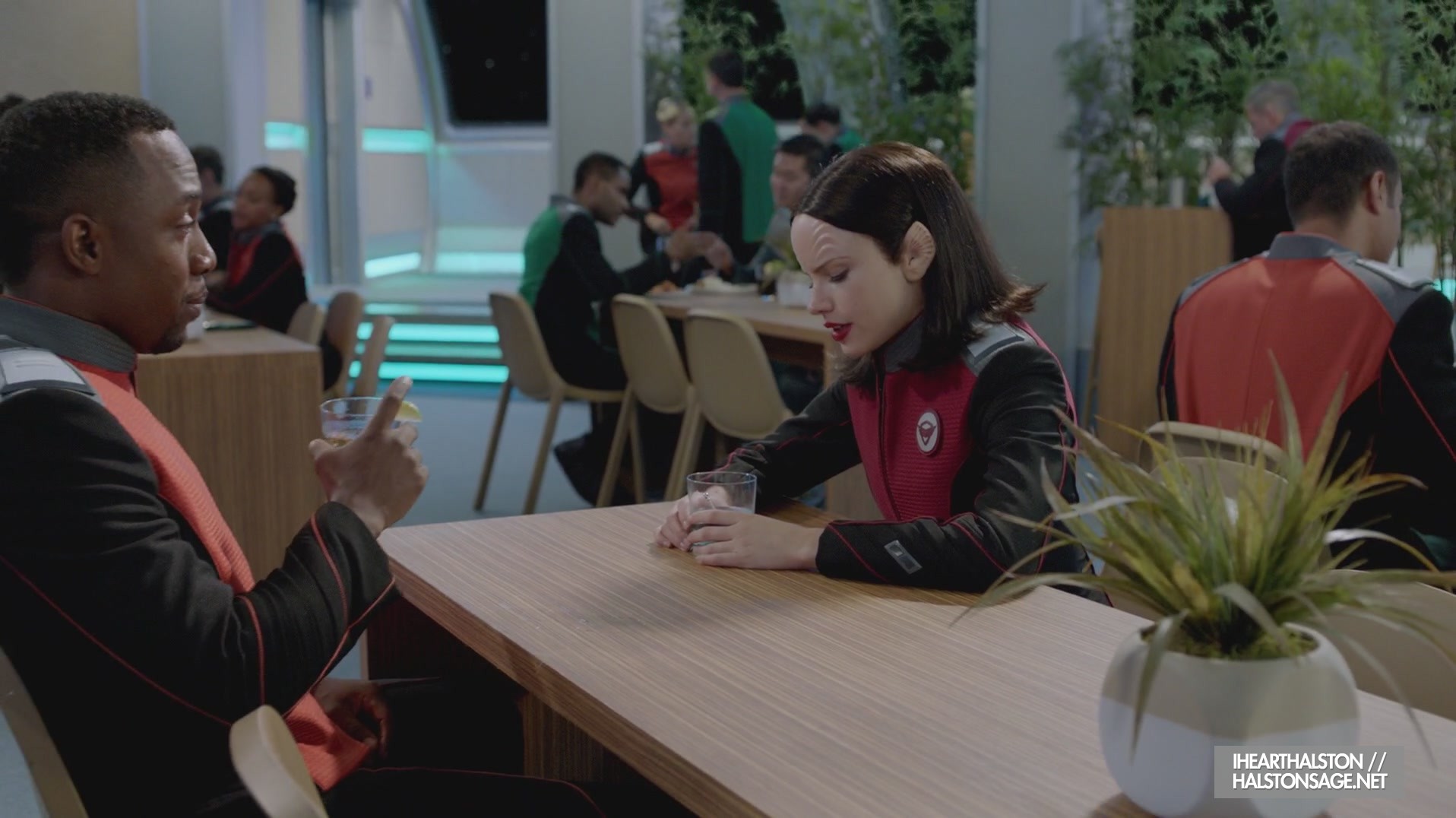 iHeartHalston_HalstonSageNet_TheOrville1x09Screencaps_161.jpg