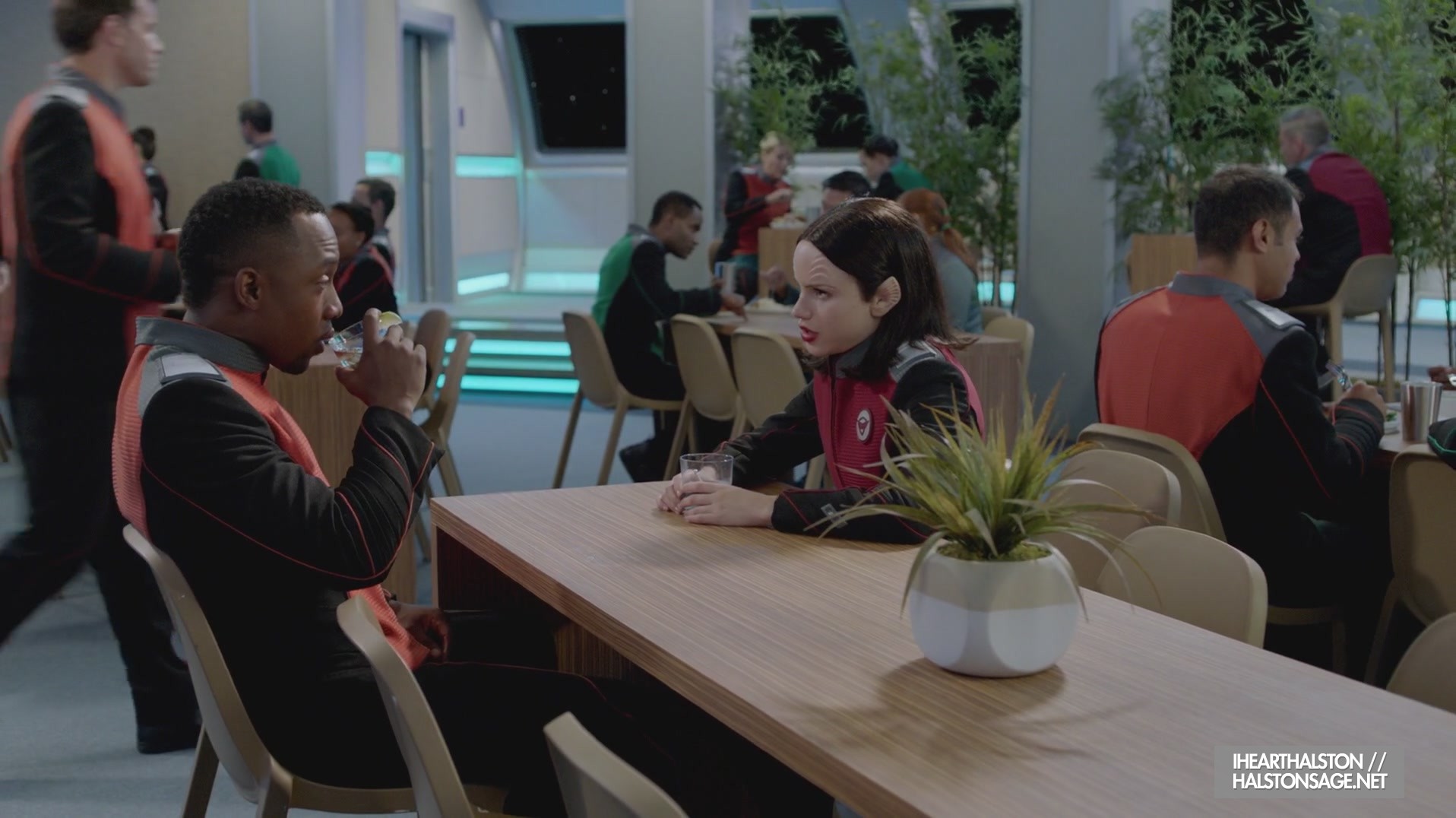 iHeartHalston_HalstonSageNet_TheOrville1x09Screencaps_164.jpg