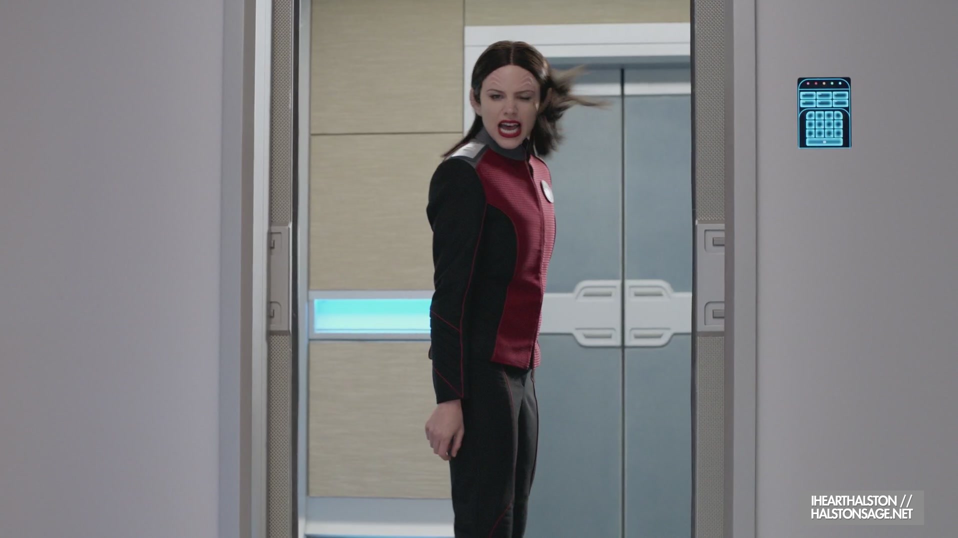 iHeartHalston_HalstonSageNet_TheOrville1x09Screencaps_250.jpg