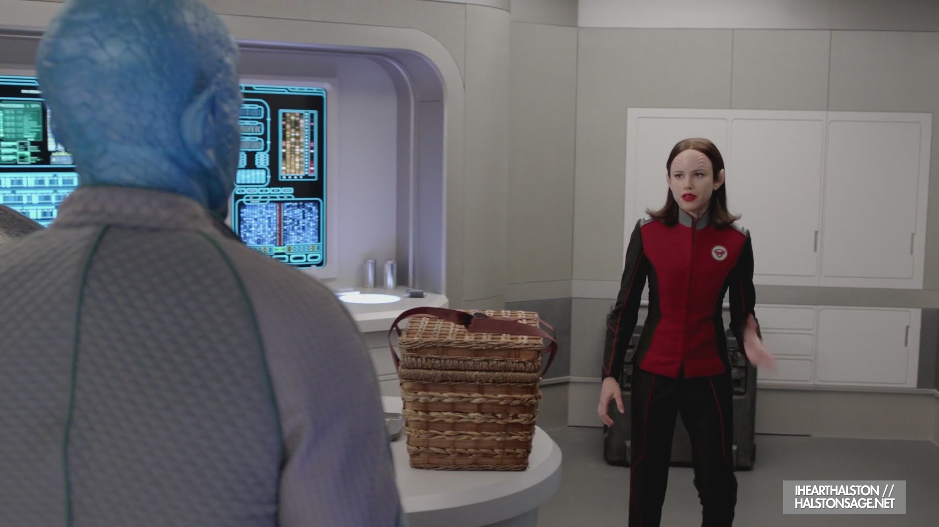 iHeartHalston_HalstonSageNet_TheOrville1x09Screencaps_253.jpg