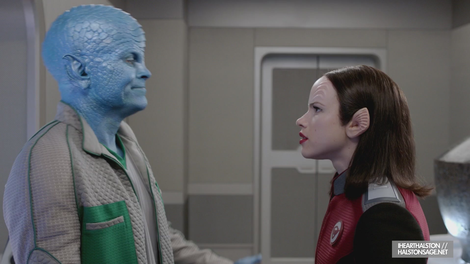 iHeartHalston_HalstonSageNet_TheOrville1x09Screencaps_300.jpg