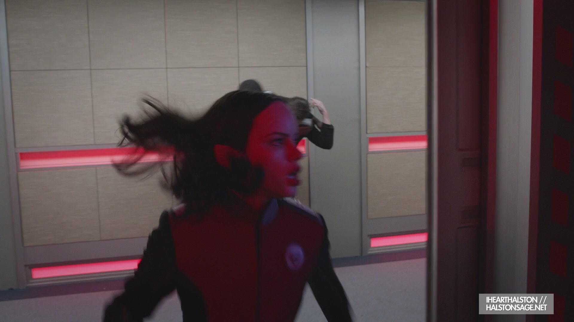 iHeartHalston_HalstonSageNet_TheOrville1x10Screencaps_012.jpg