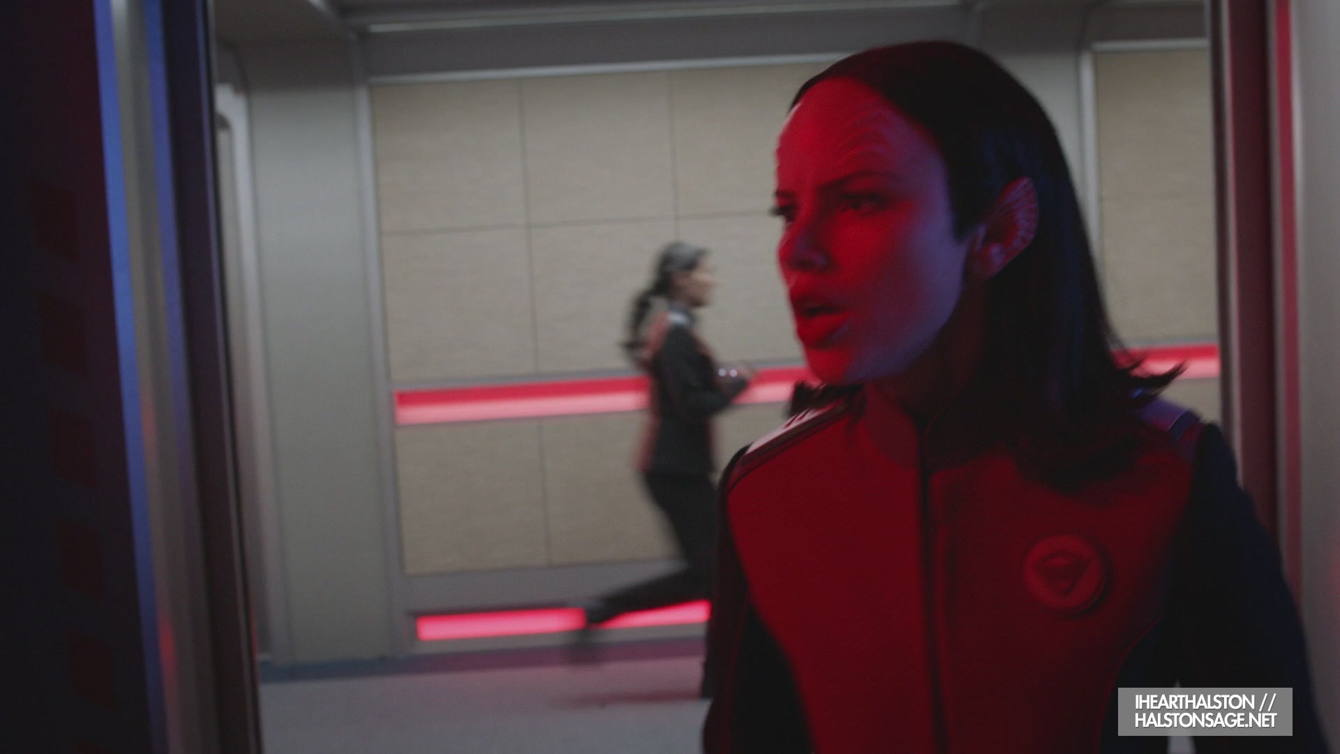 iHeartHalston_HalstonSageNet_TheOrville1x10Screencaps_014.jpg