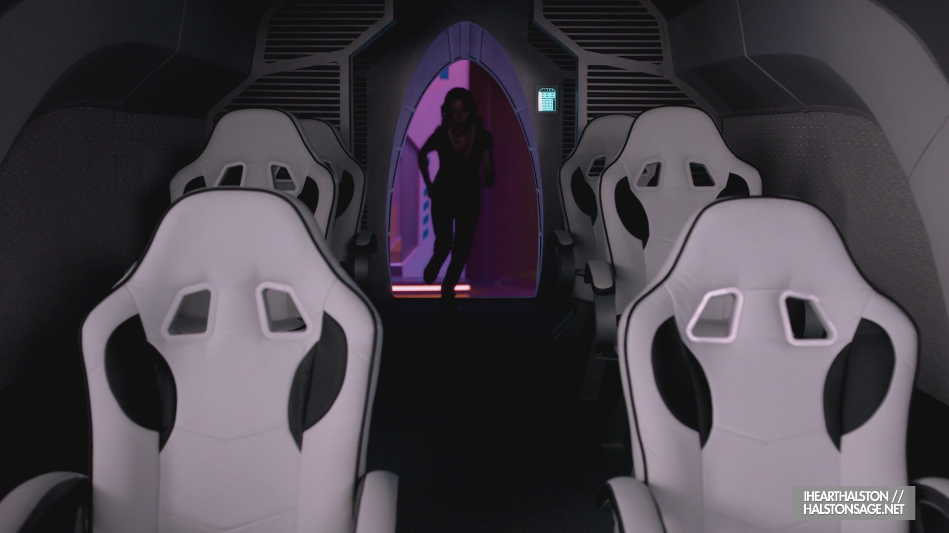 iHeartHalston_HalstonSageNet_TheOrville1x10Screencaps_1040.jpg