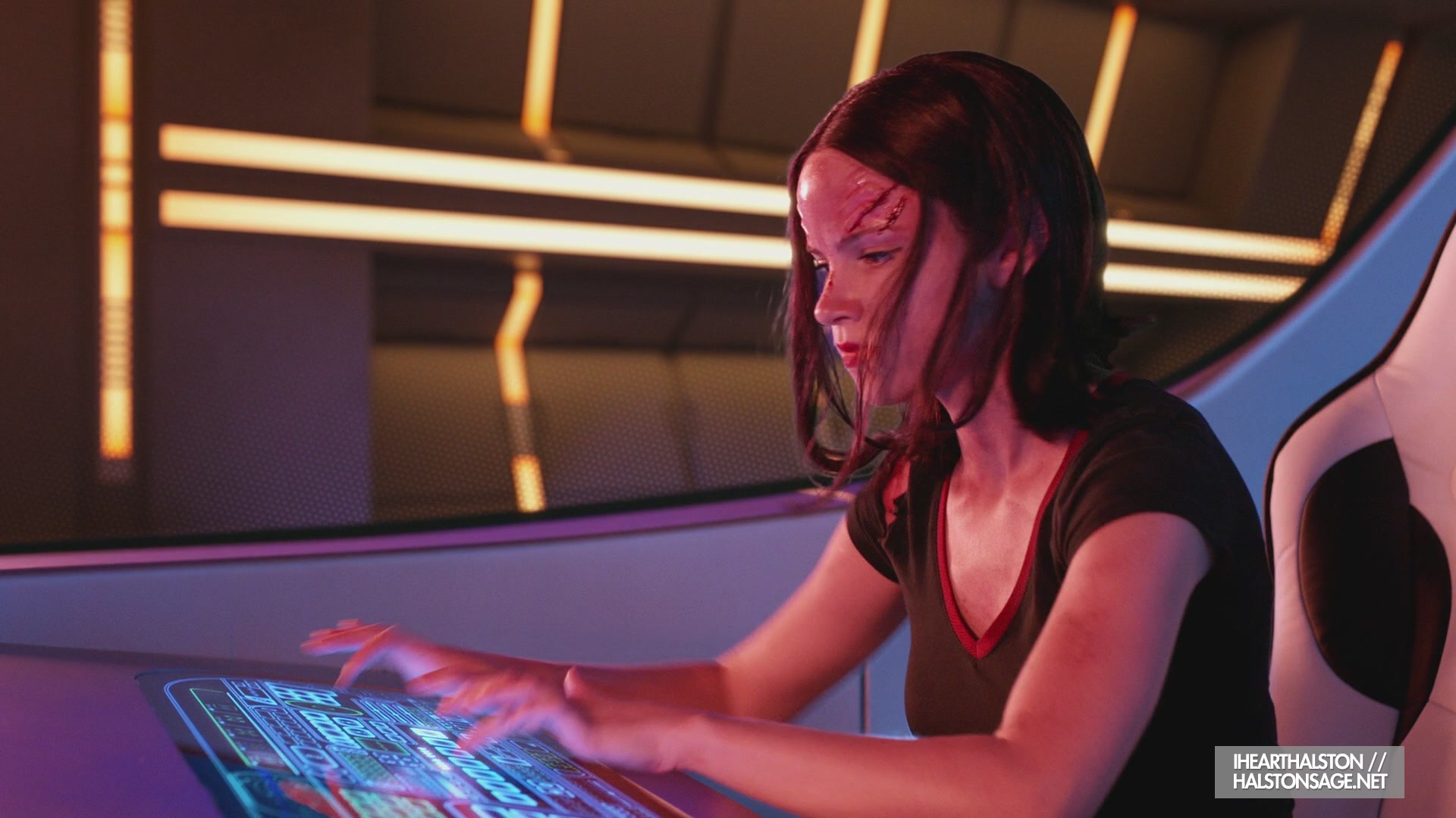 iHeartHalston_HalstonSageNet_TheOrville1x10Screencaps_1059.jpg