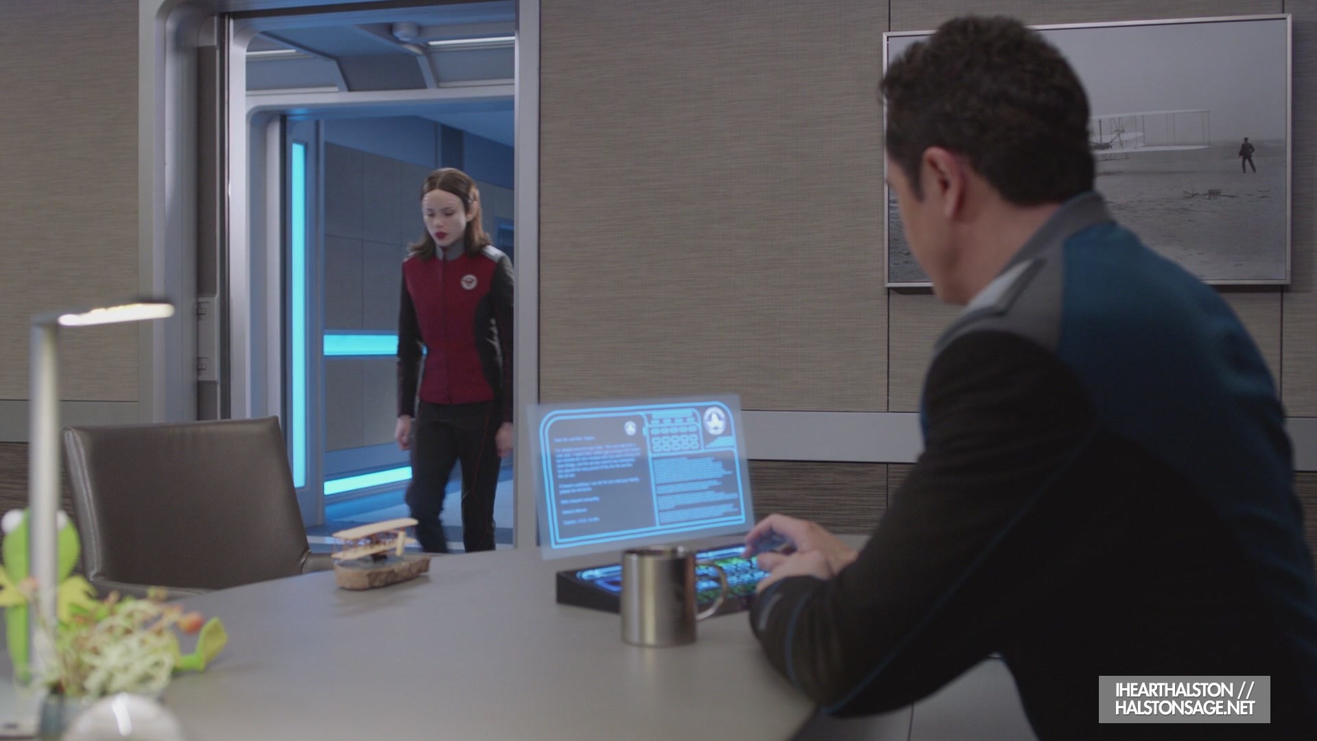 iHeartHalston_HalstonSageNet_TheOrville1x10Screencaps_143.jpg