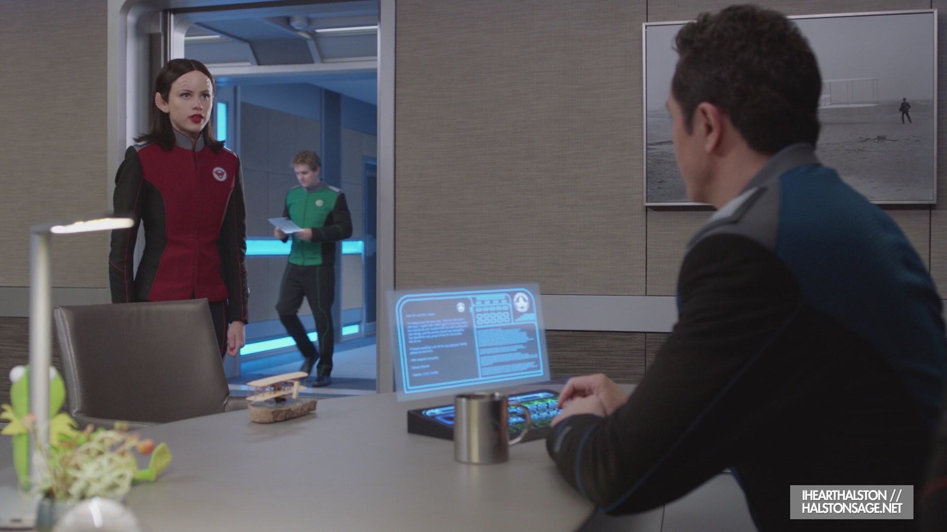 iHeartHalston_HalstonSageNet_TheOrville1x10Screencaps_147.jpg