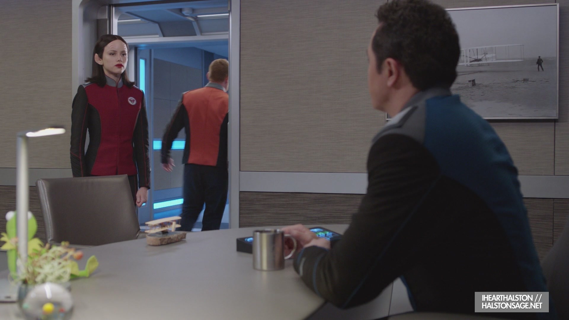 iHeartHalston_HalstonSageNet_TheOrville1x10Screencaps_149.jpg