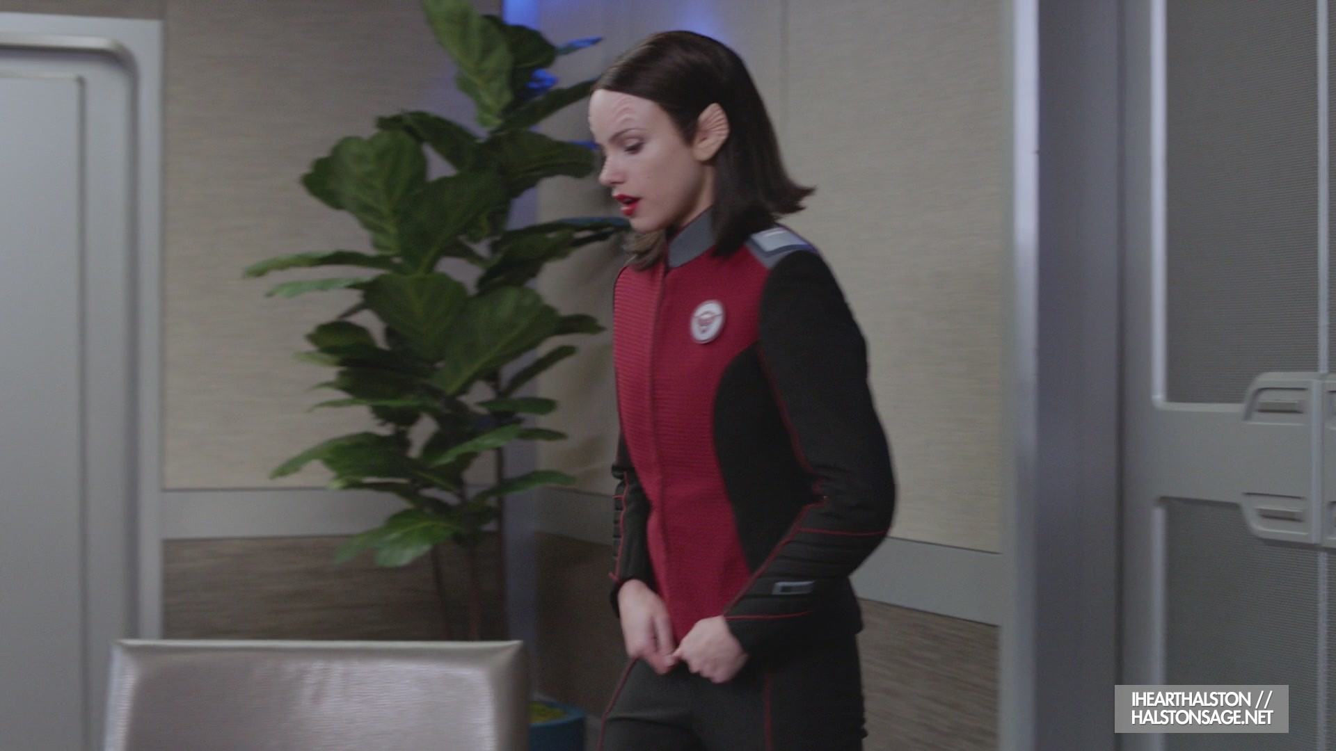 iHeartHalston_HalstonSageNet_TheOrville1x10Screencaps_150.jpg