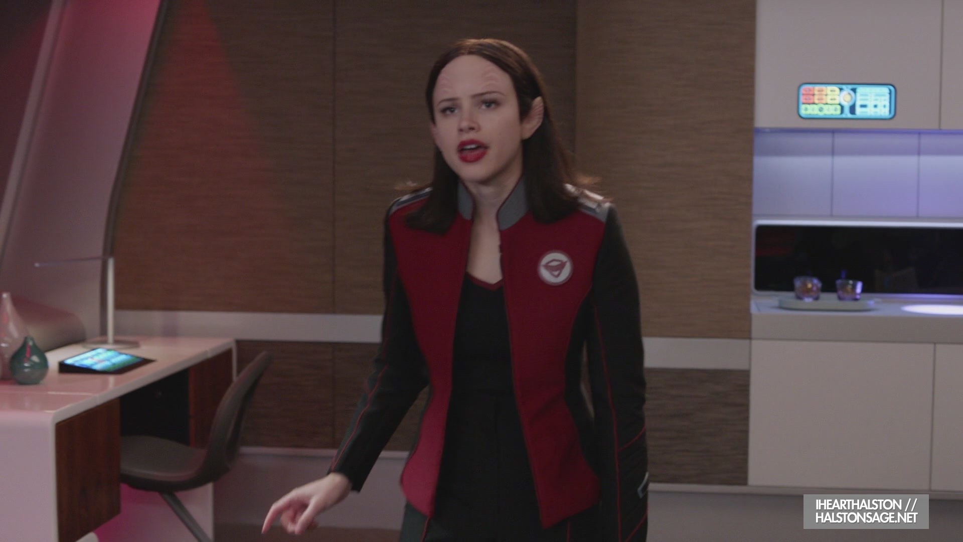 iHeartHalston_HalstonSageNet_TheOrville1x10Screencaps_243.jpg