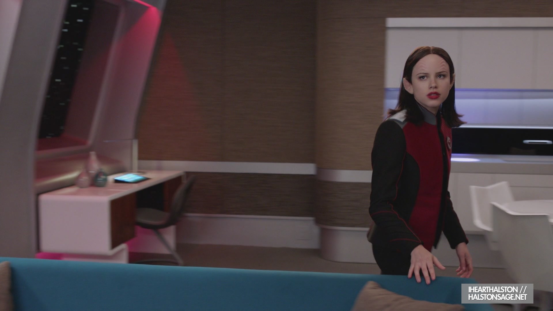 iHeartHalston_HalstonSageNet_TheOrville1x10Screencaps_256.jpg