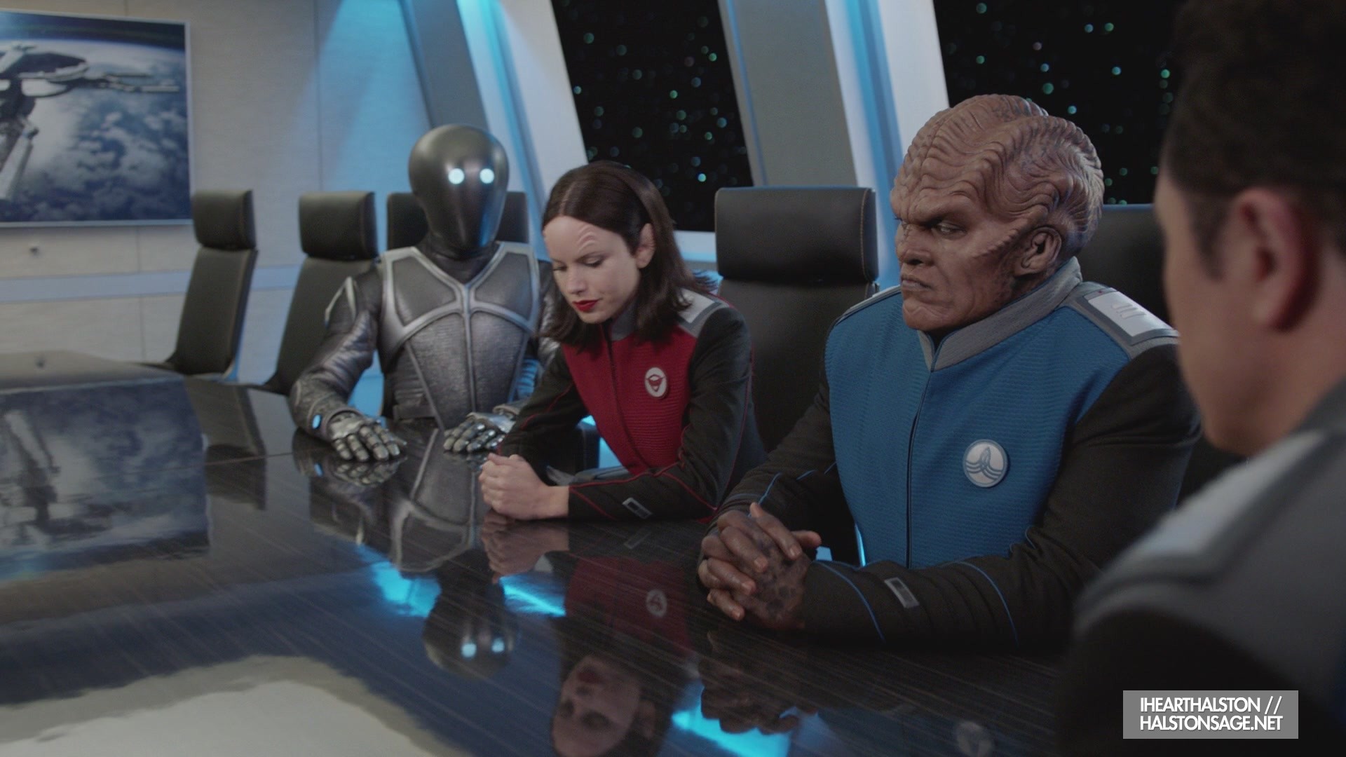 iHeartHalston_HalstonSageNet_TheOrville1x10Screencaps_450.jpg