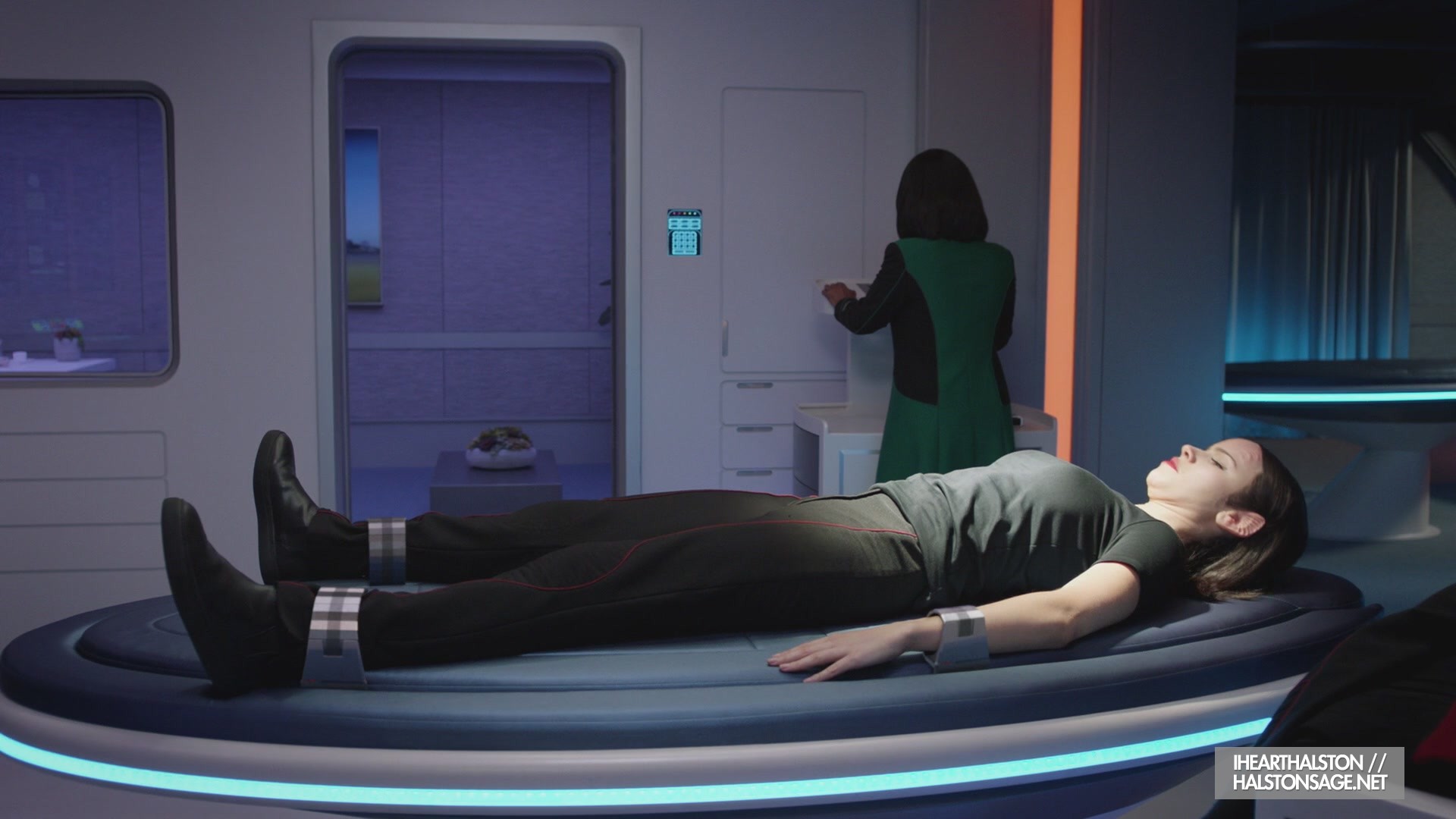 iHeartHalston_HalstonSageNet_TheOrville1x10Screencaps_534.jpg