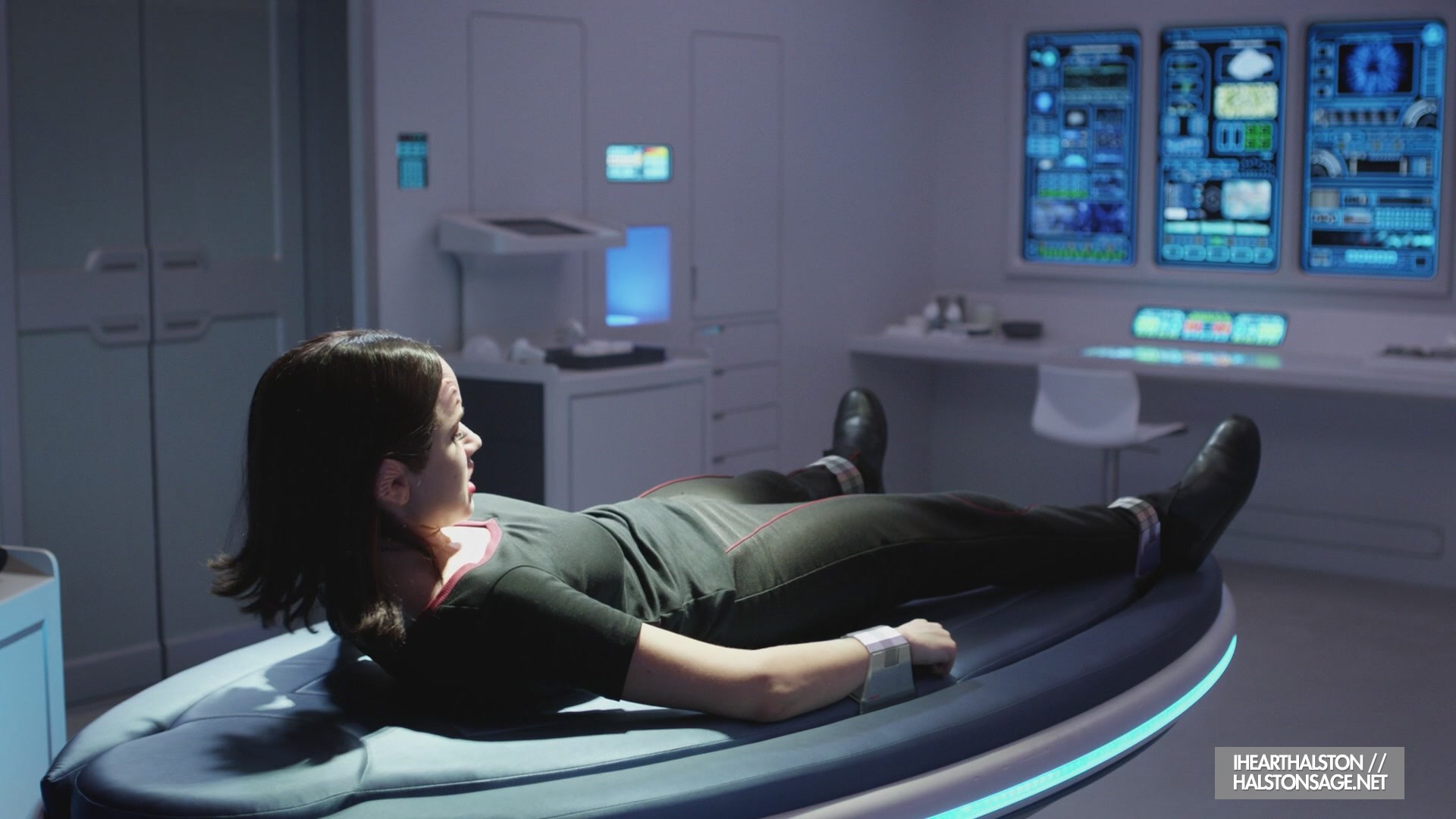 iHeartHalston_HalstonSageNet_TheOrville1x10Screencaps_547.jpg