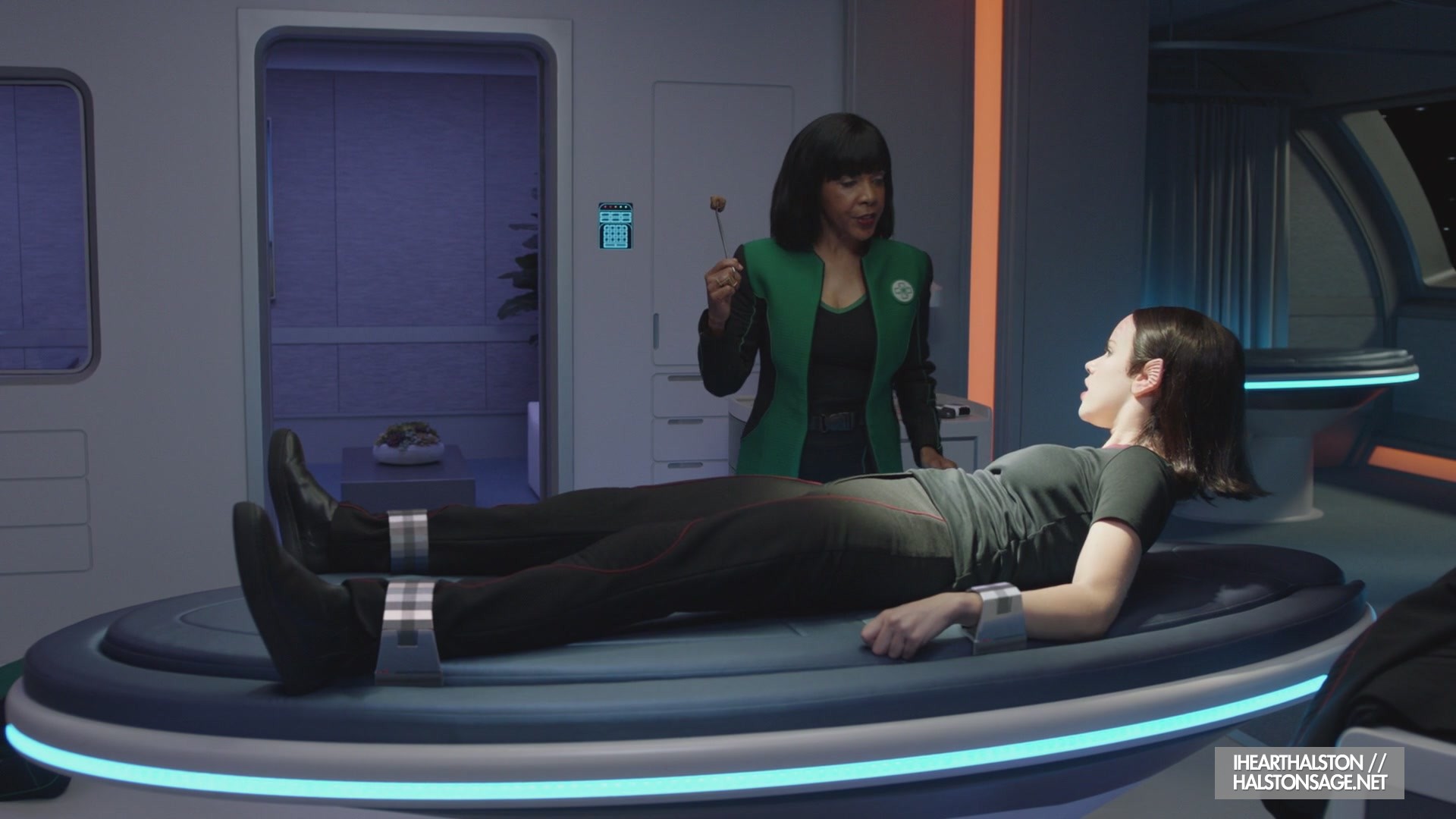 iHeartHalston_HalstonSageNet_TheOrville1x10Screencaps_581.jpg