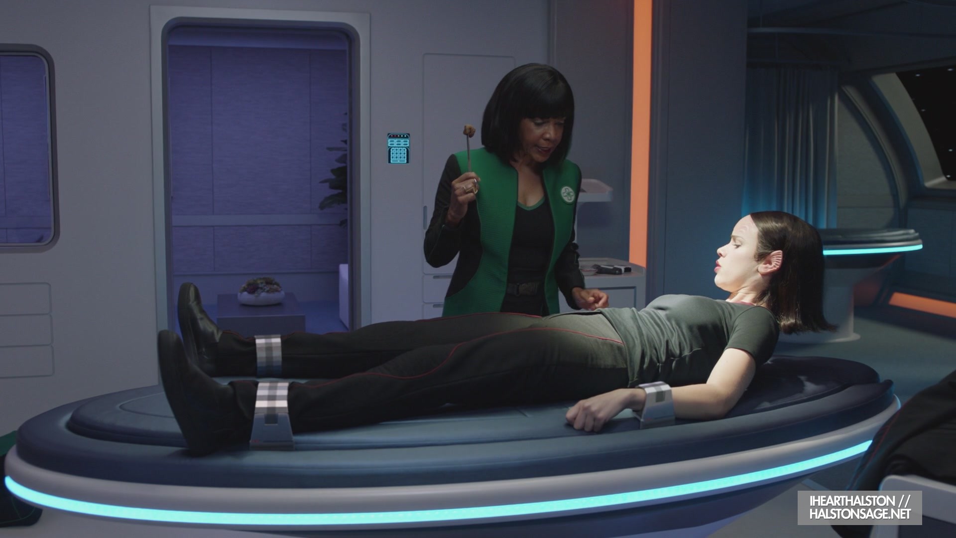 iHeartHalston_HalstonSageNet_TheOrville1x10Screencaps_582.jpg