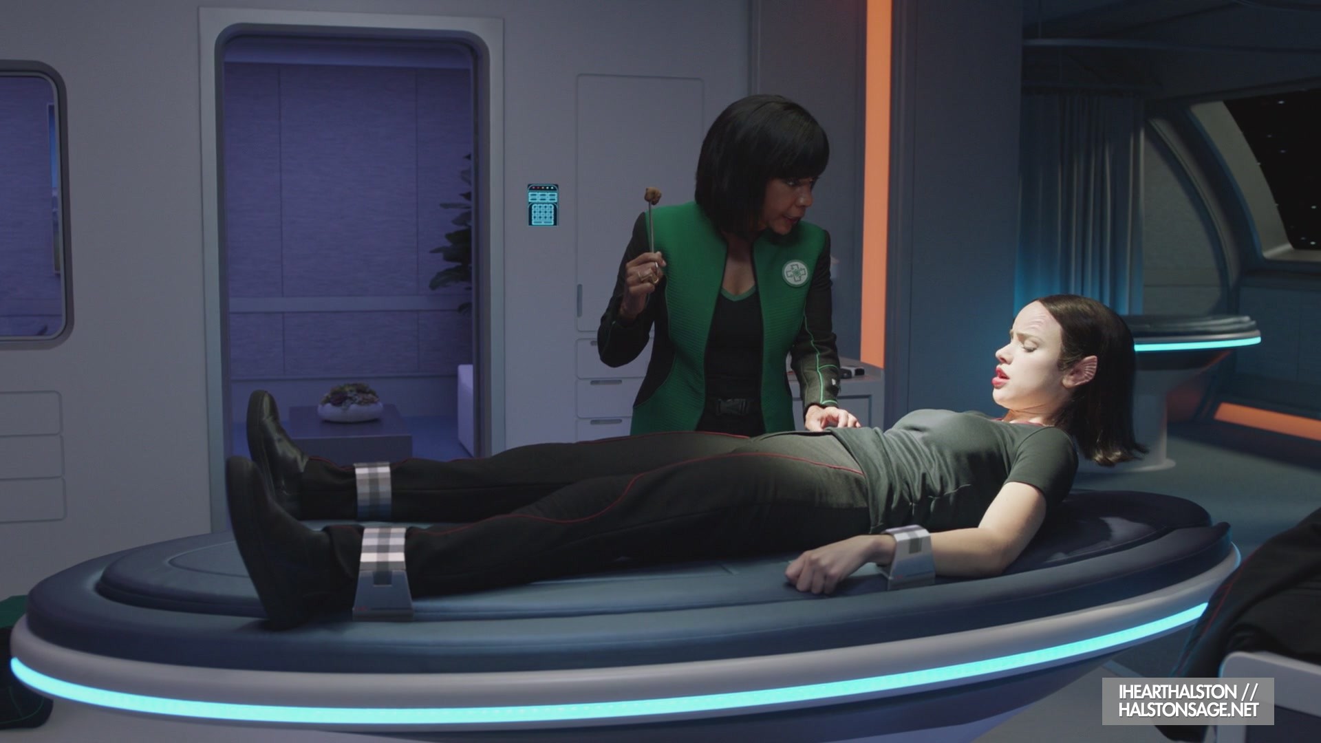 iHeartHalston_HalstonSageNet_TheOrville1x10Screencaps_583.jpg