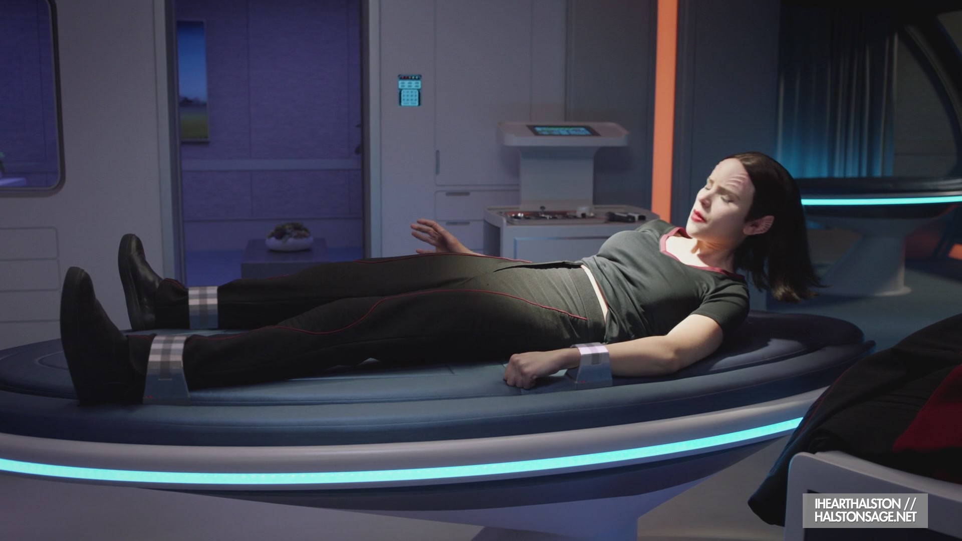 iHeartHalston_HalstonSageNet_TheOrville1x10Screencaps_606.jpg