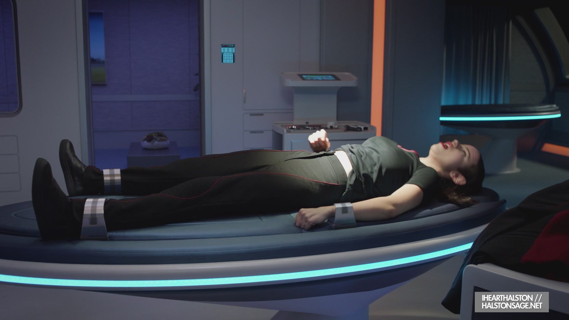 iHeartHalston_HalstonSageNet_TheOrville1x10Screencaps_611.jpg