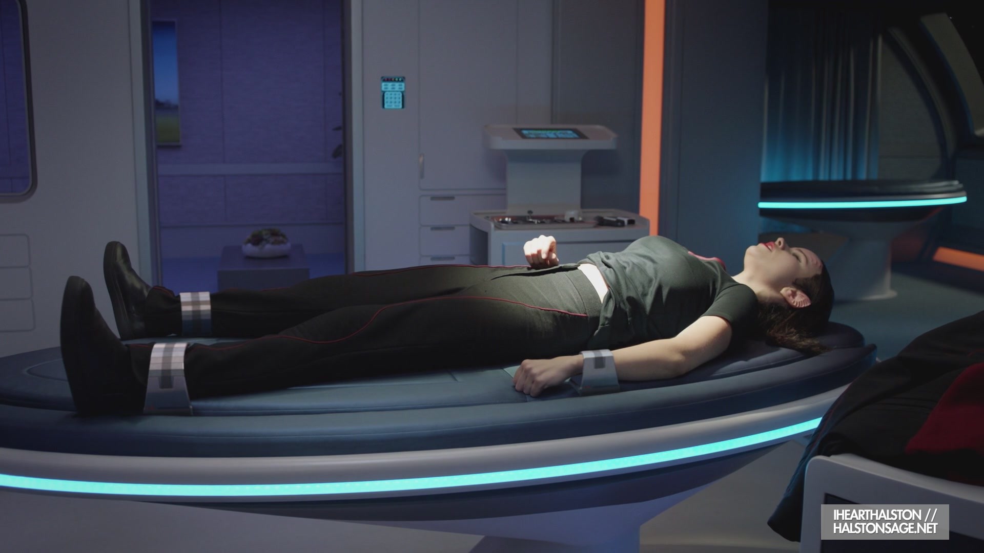 iHeartHalston_HalstonSageNet_TheOrville1x10Screencaps_612.jpg