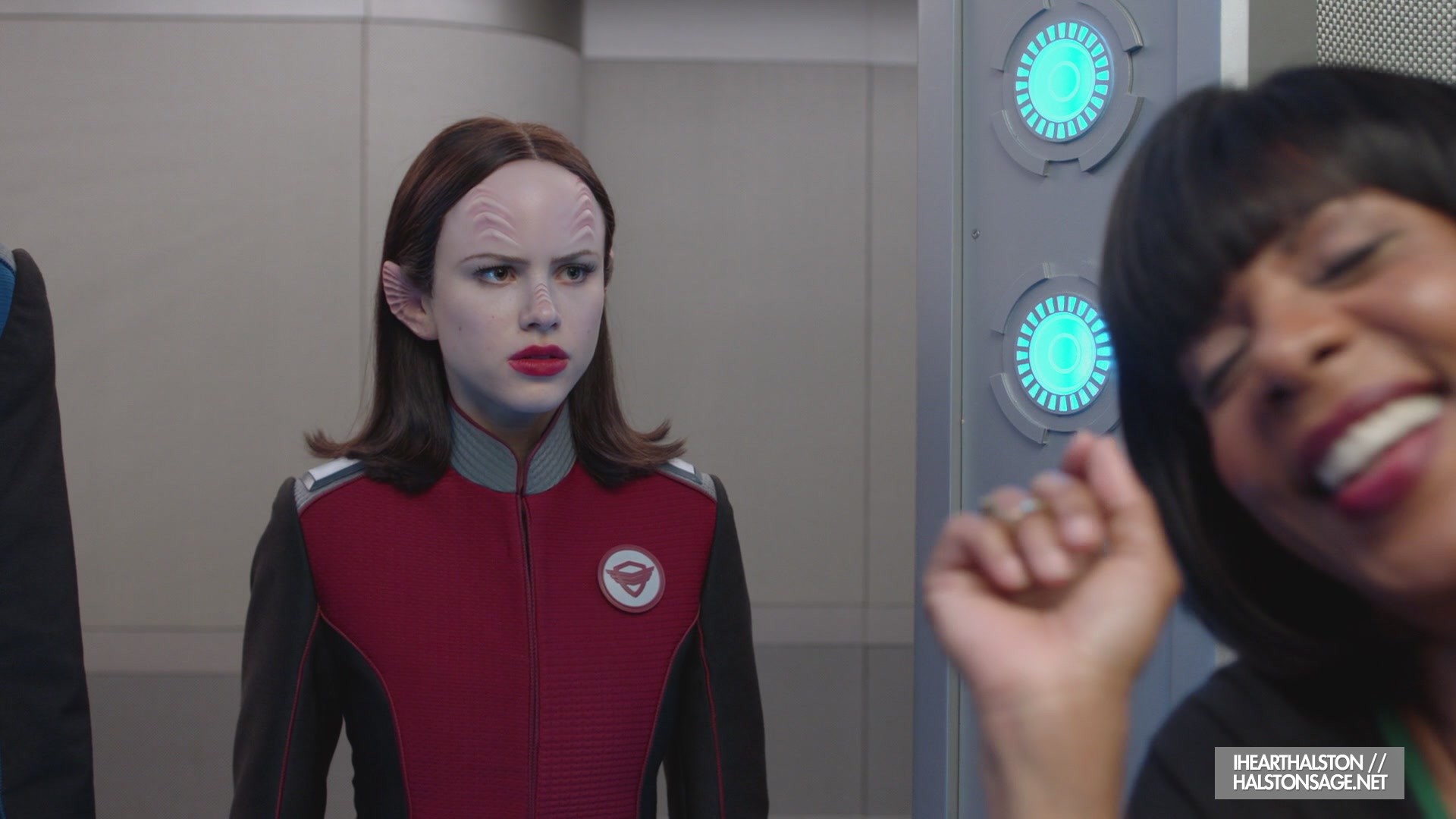 iHeartHalston_HalstonSageNet_TheOrville1x10Screencaps_625.jpg