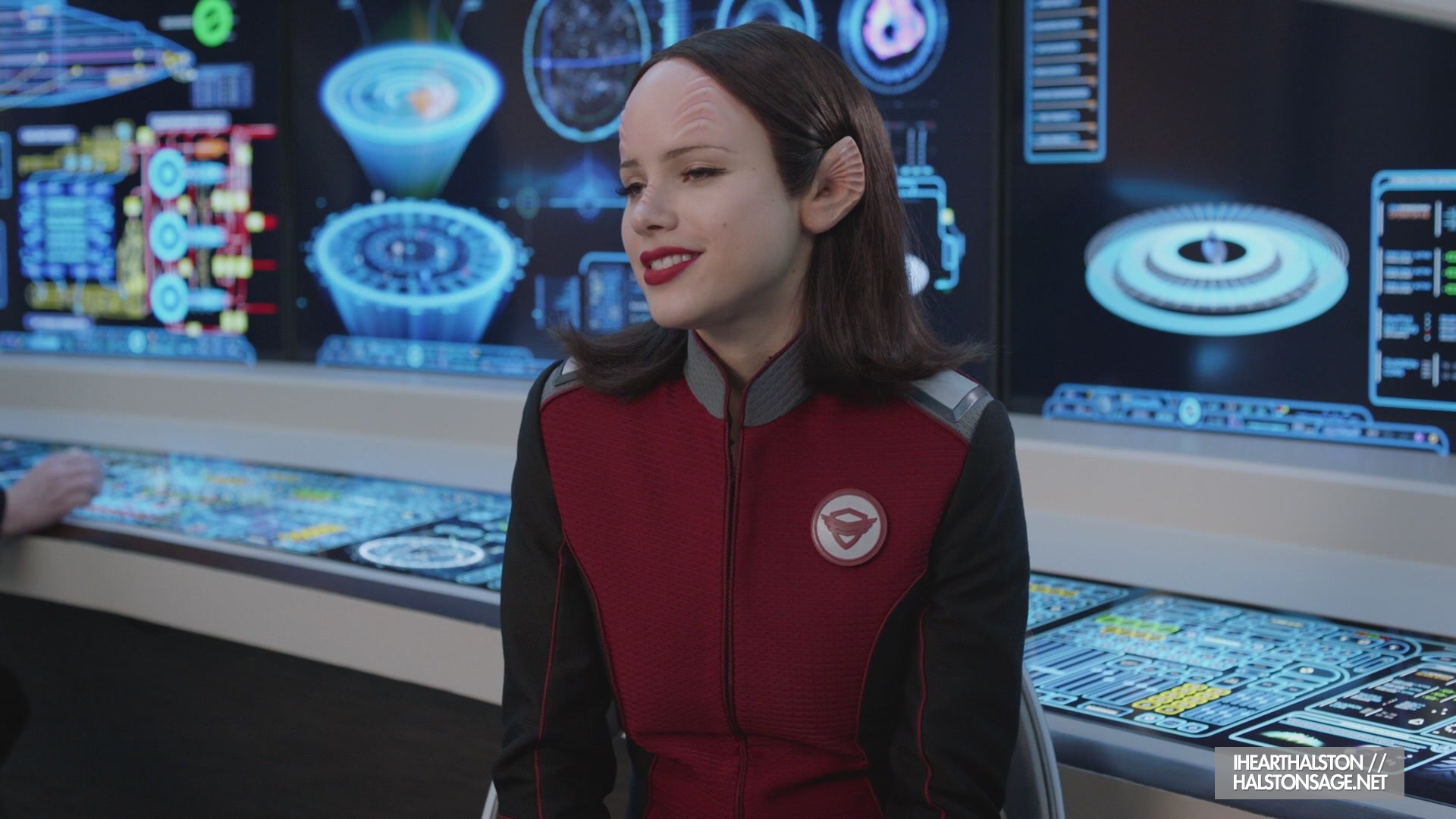 iHeartHalston_HalstonSageNet_TheOrville1x11Screencaps_010.jpg