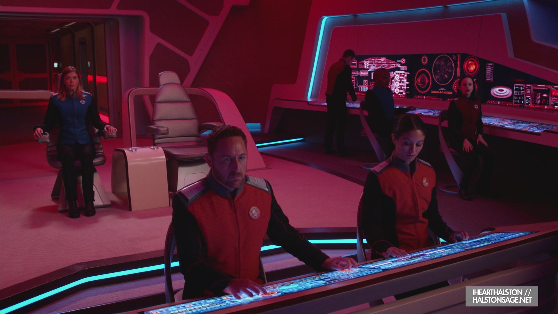 iHeartHalston_HalstonSageNet_TheOrville1x11Screencaps_057.jpg